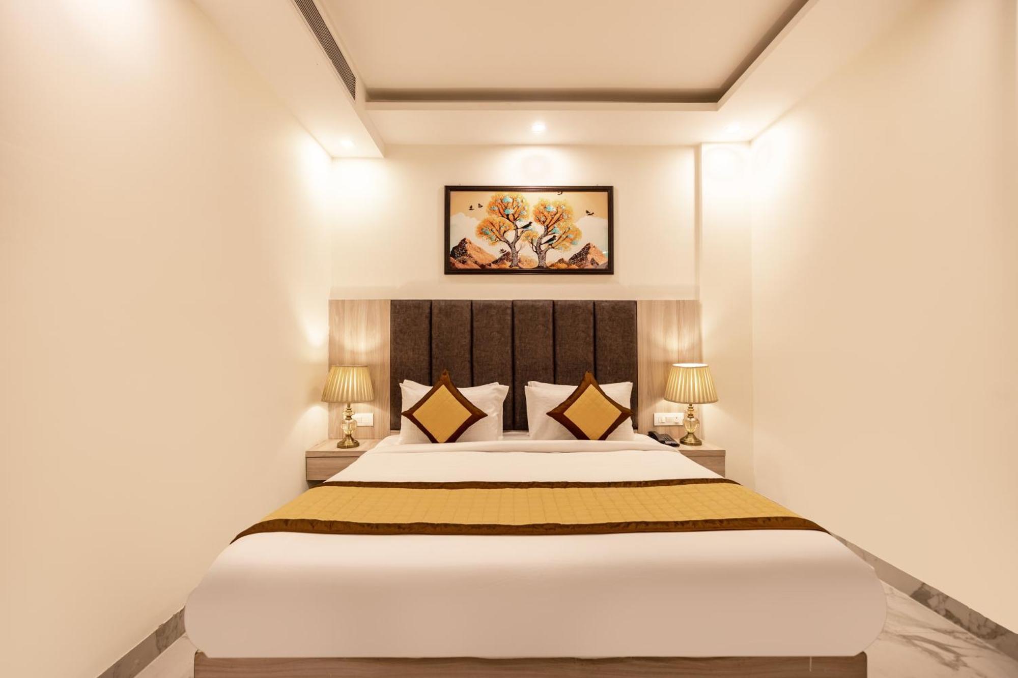 Hotel Lemon Wood By East End Delhi Airport