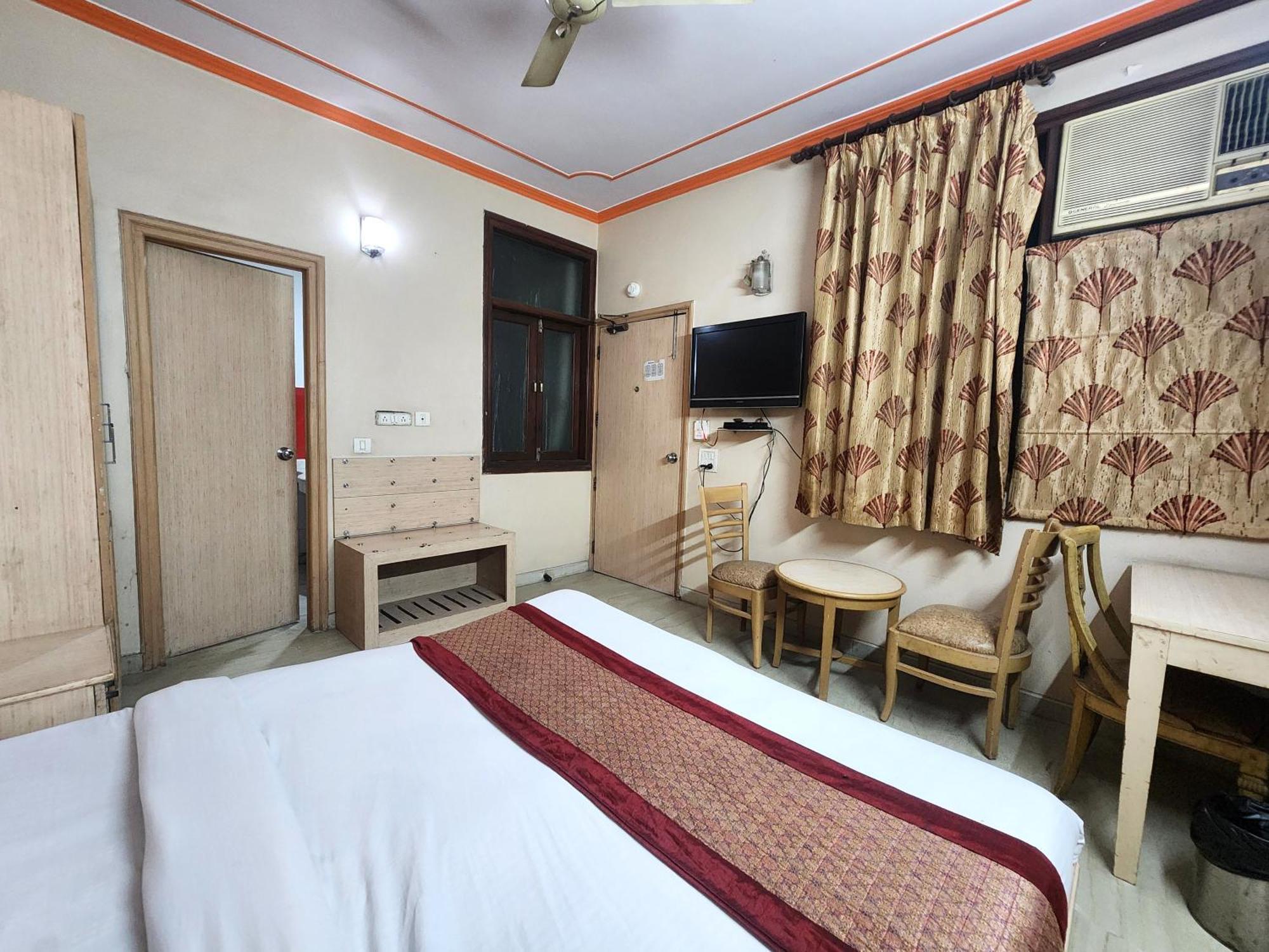 Hotel Mid Town 3*
