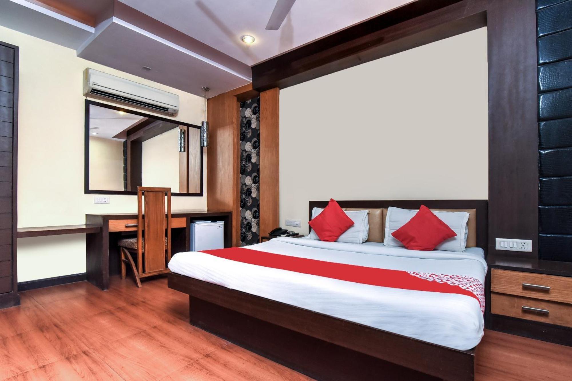 O Kochar Plaza Hotel 3*