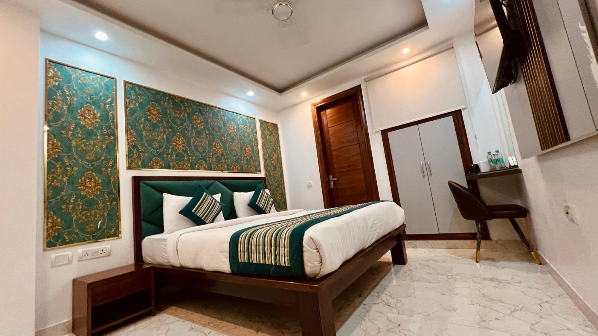 Palm View By Jmd Group * New Delhi