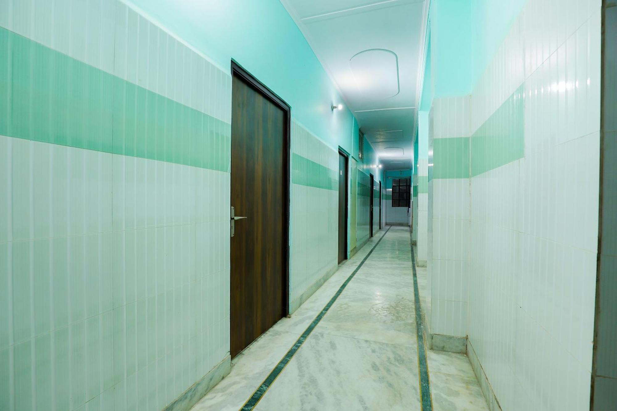 Oyo 69486 Royal Palace 4* Delhi (National Capital Territory of India)