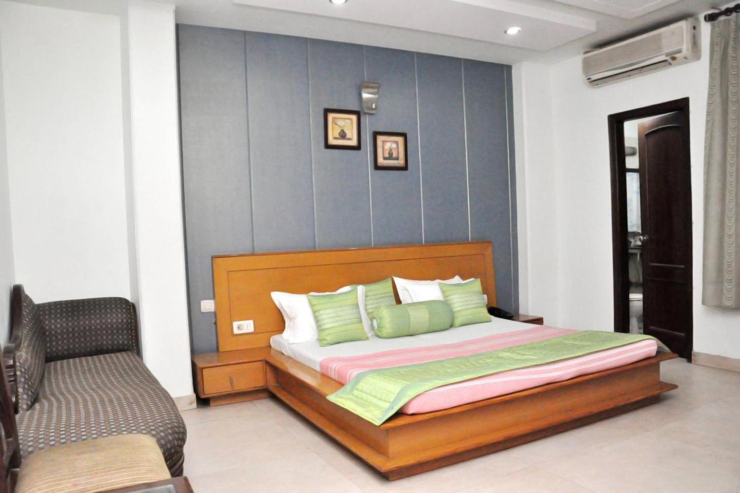 Blue Bell - Karol Bagh New Hotel