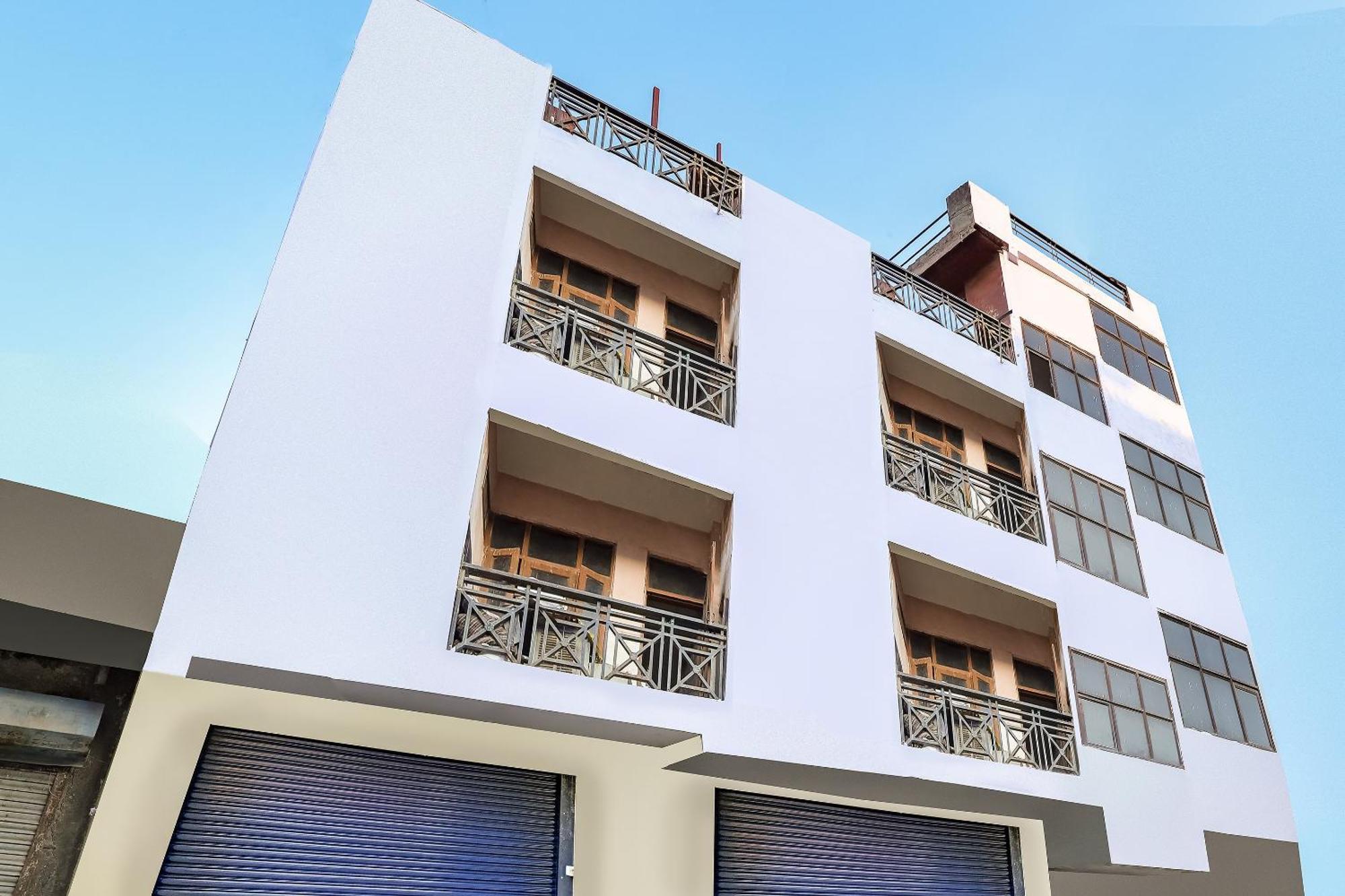 Hotel Oyo 69486 Royal Palace Delhi (National Capital Territory of India)
