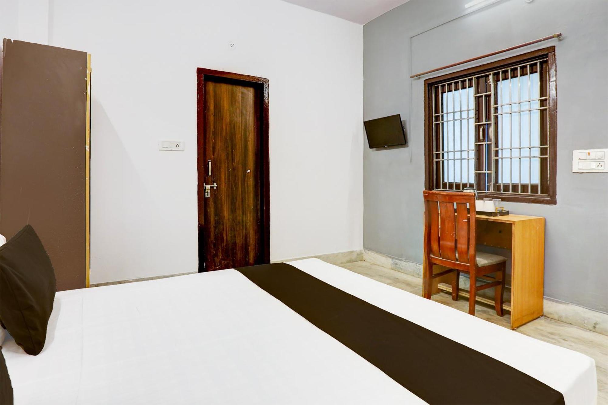 Hotel Oo Shyam Residency Near Samaypur Badli Metro 4*