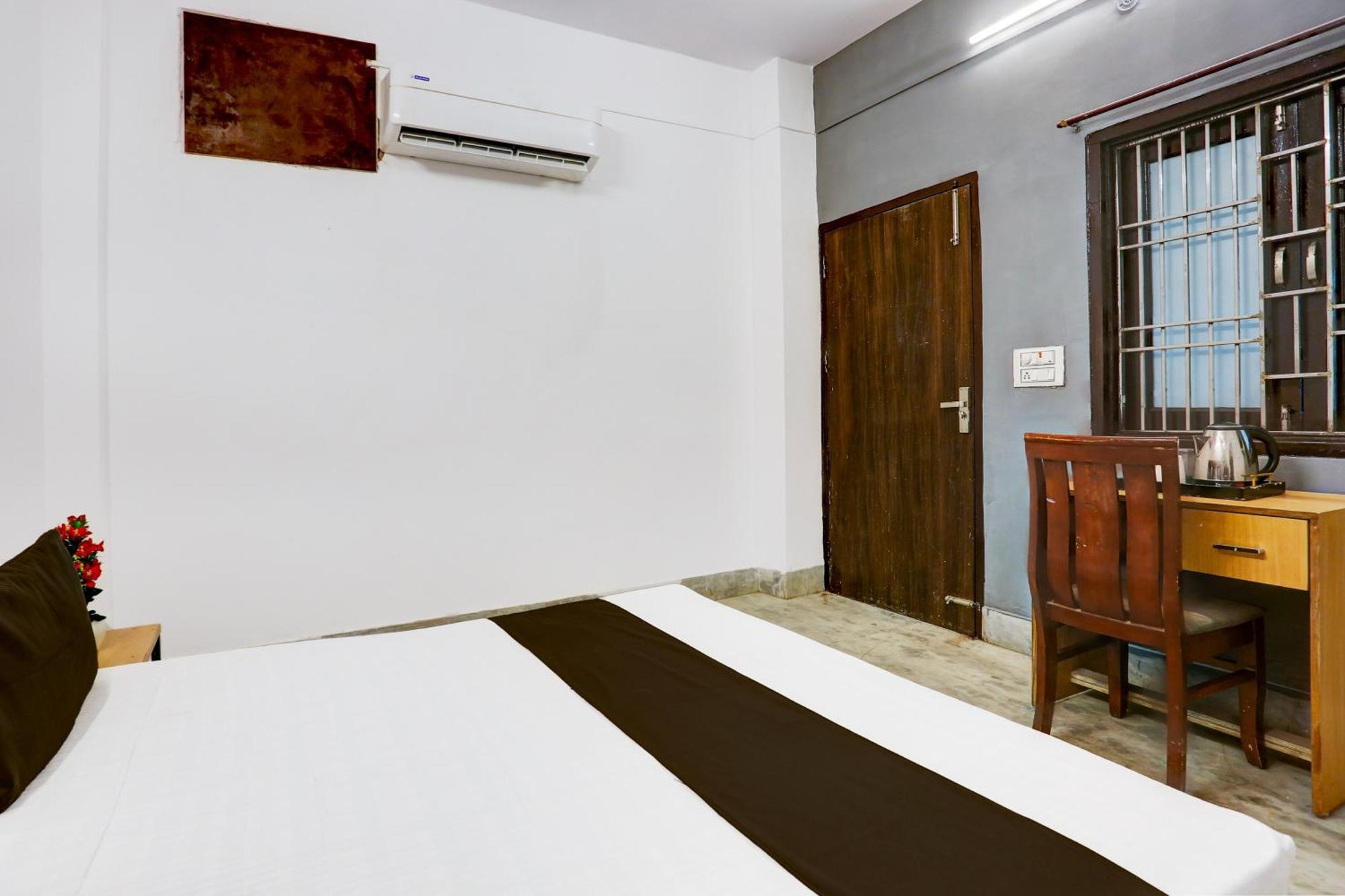 Oo Shyam Residency Near Samaypur Badli Metro 4*
