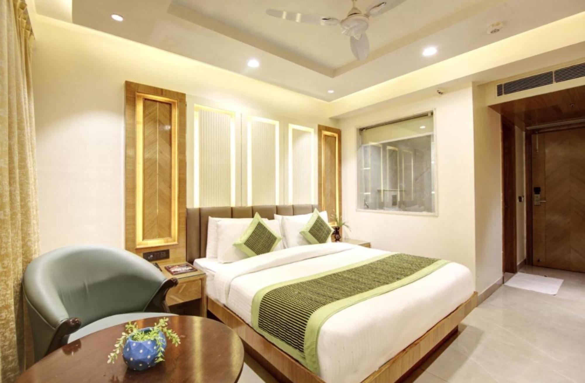 Platinum With Free Pickup-delhi Airport Hotel