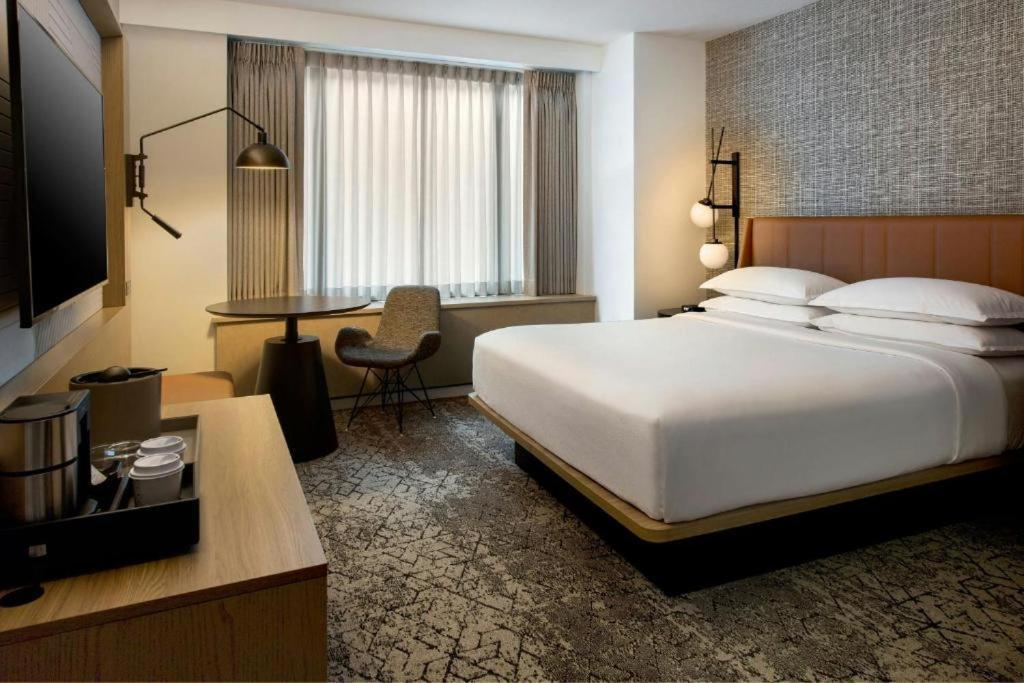 Gross Luxury Near Delji Airport