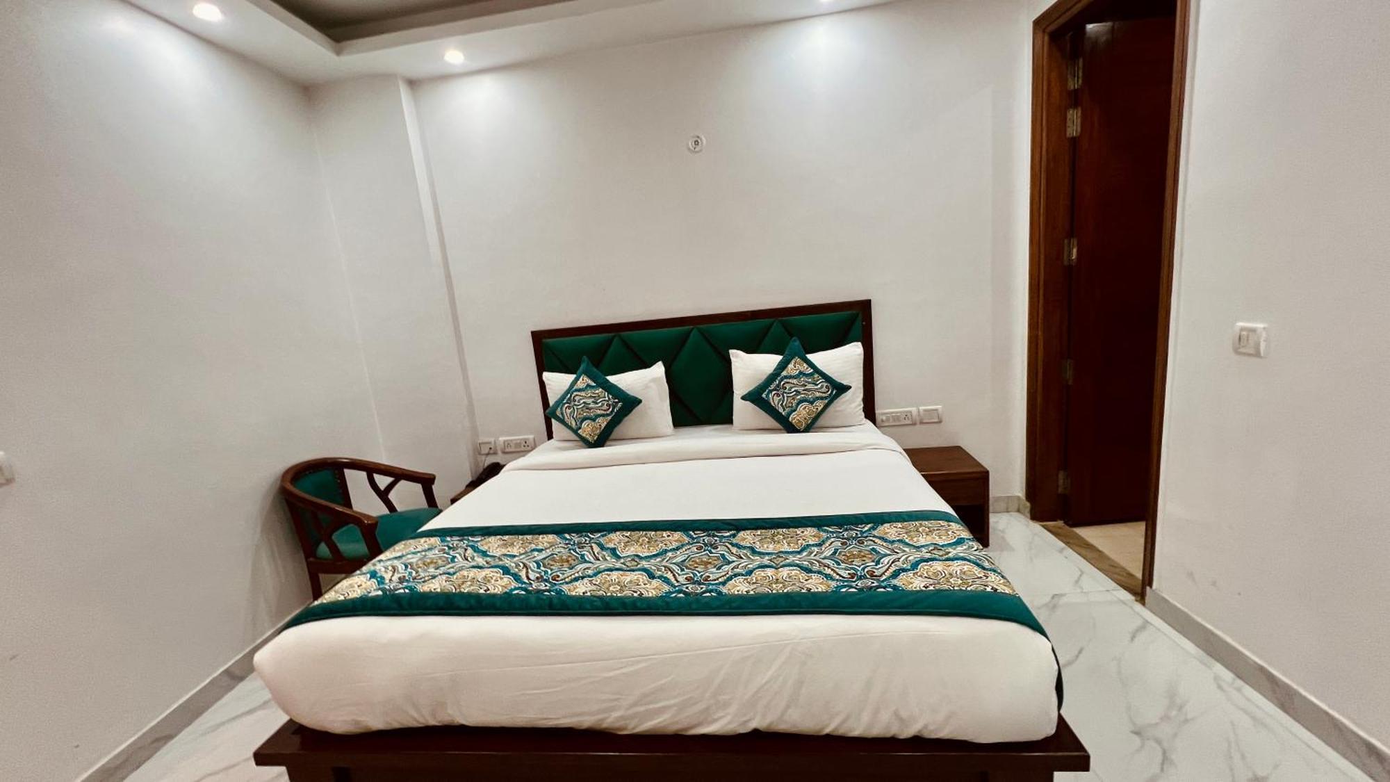 Palm View By Jmd Group * New Delhi