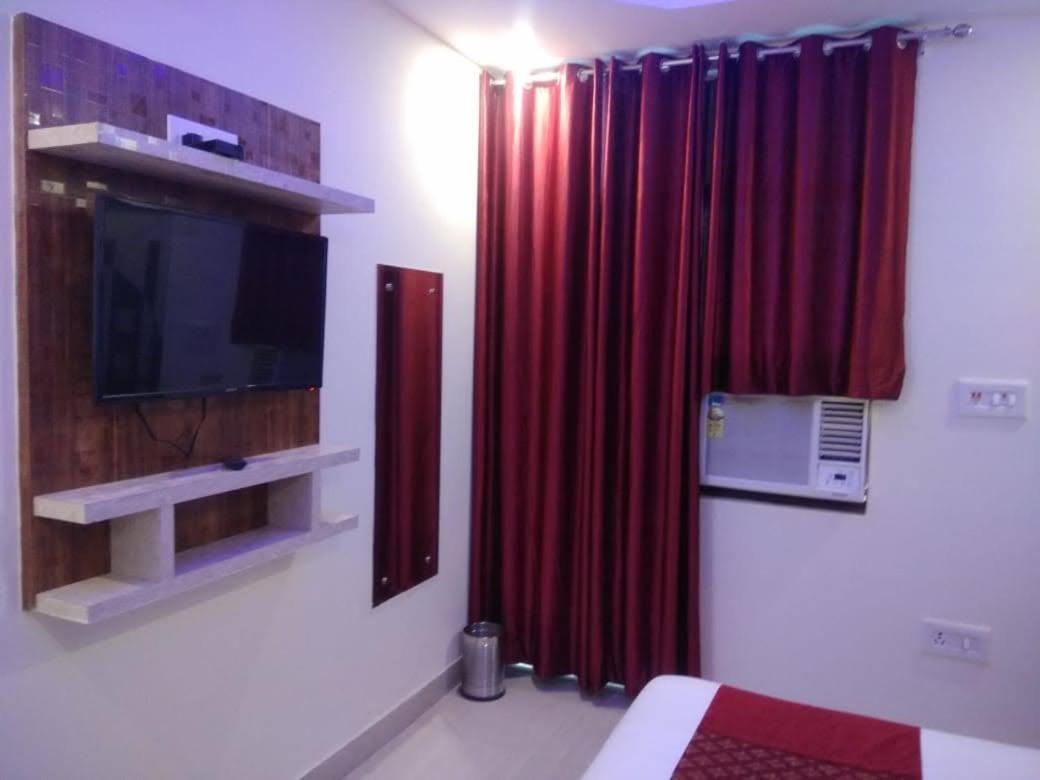 Gross Luxury Near Delji Airport New Delhi