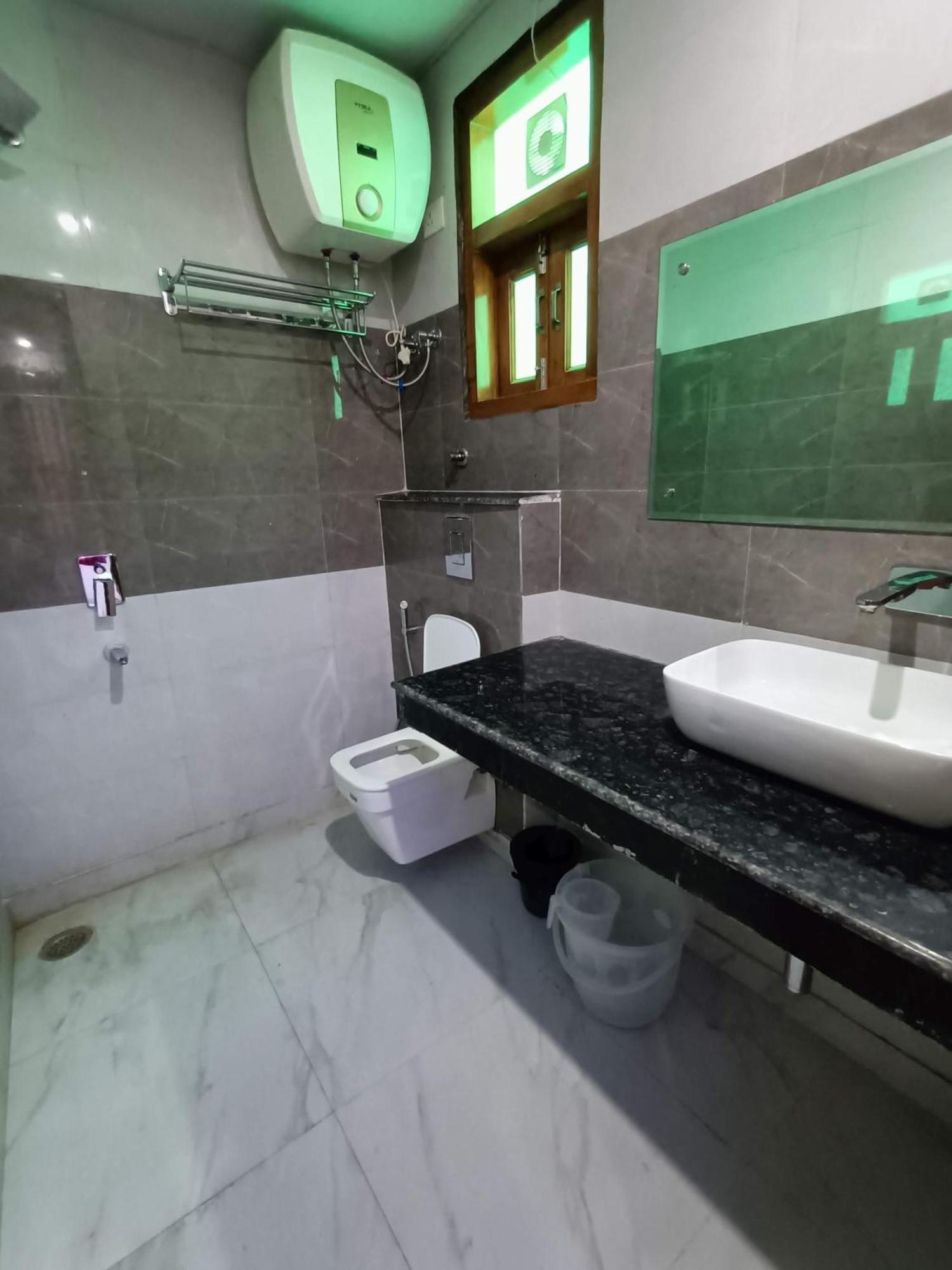 Gross Luxury Near Delji Airport Hotel 3*