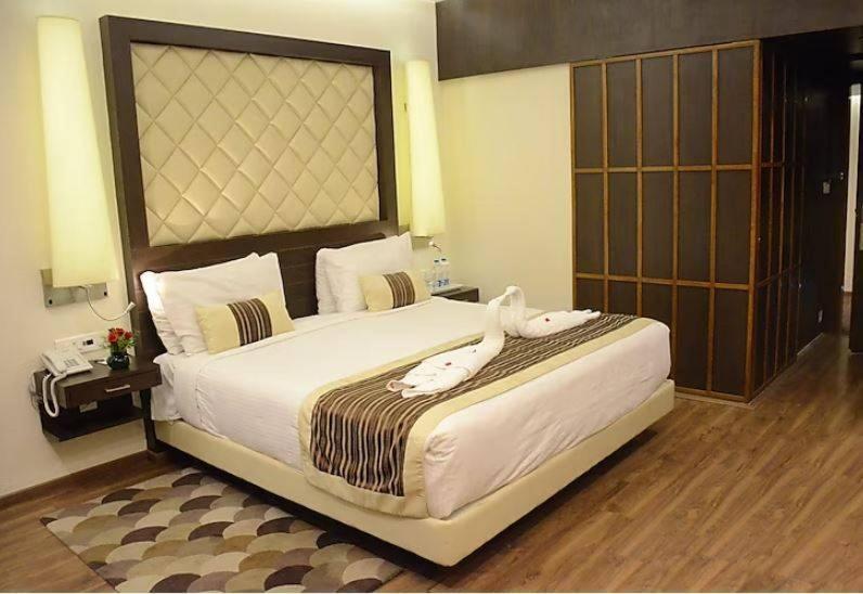 Costaa La Cage Near Delhi Airport By Gross Group 4*