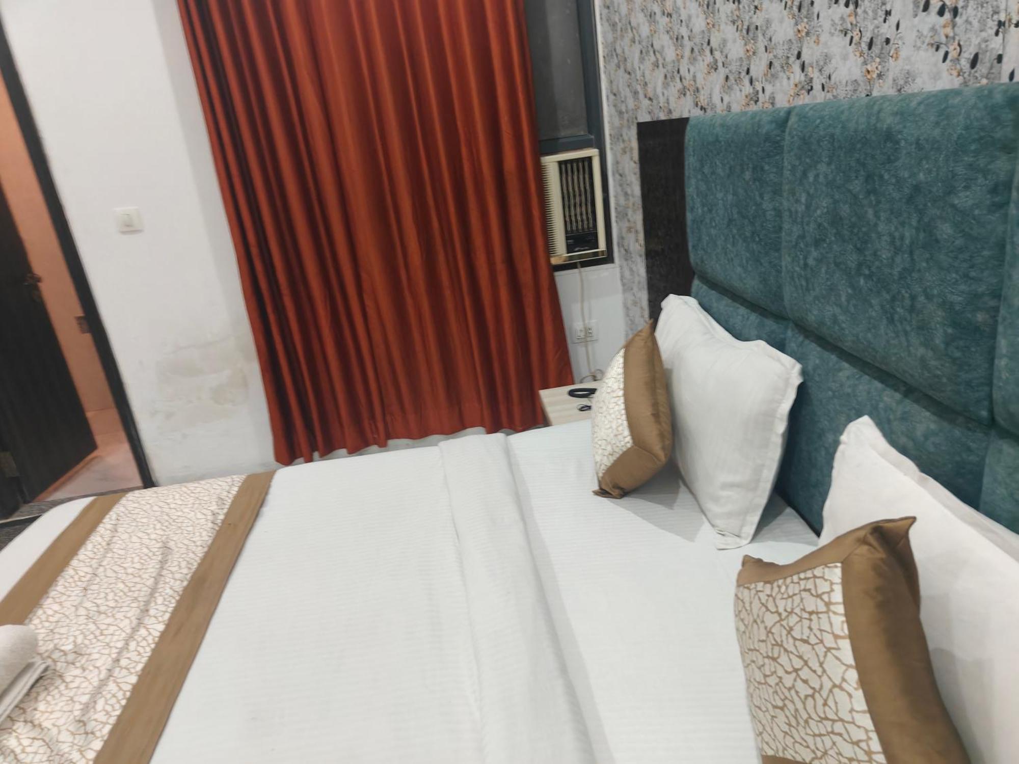 Hotel Almora Delhi International Airport With - Free Airport Drop Nova Deli