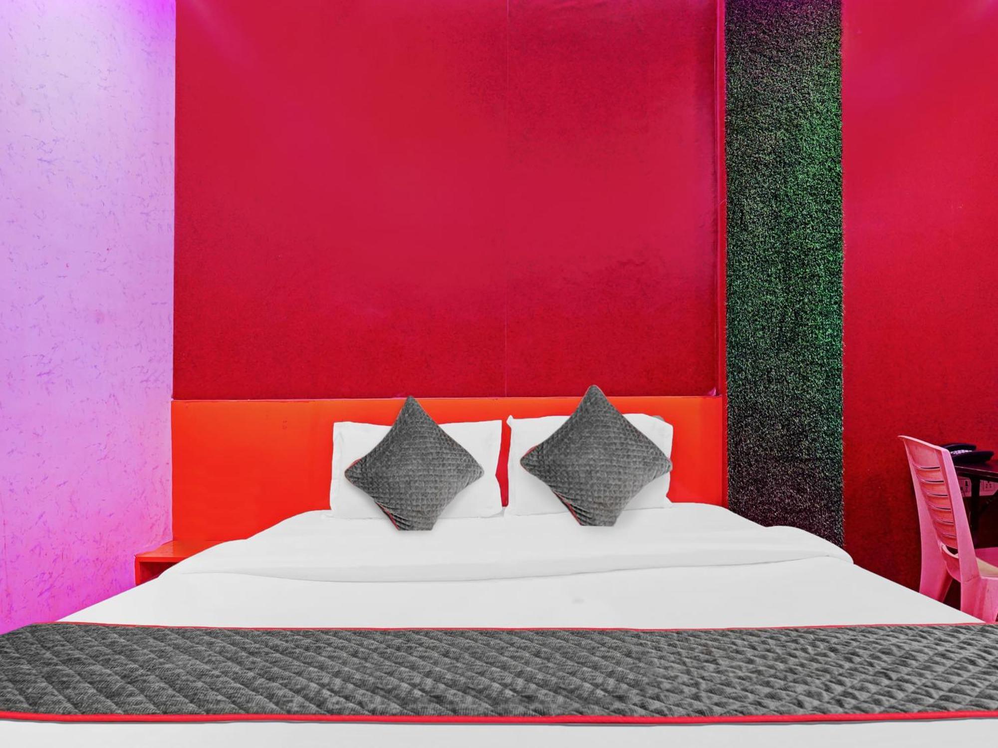 O Small Town Hotel