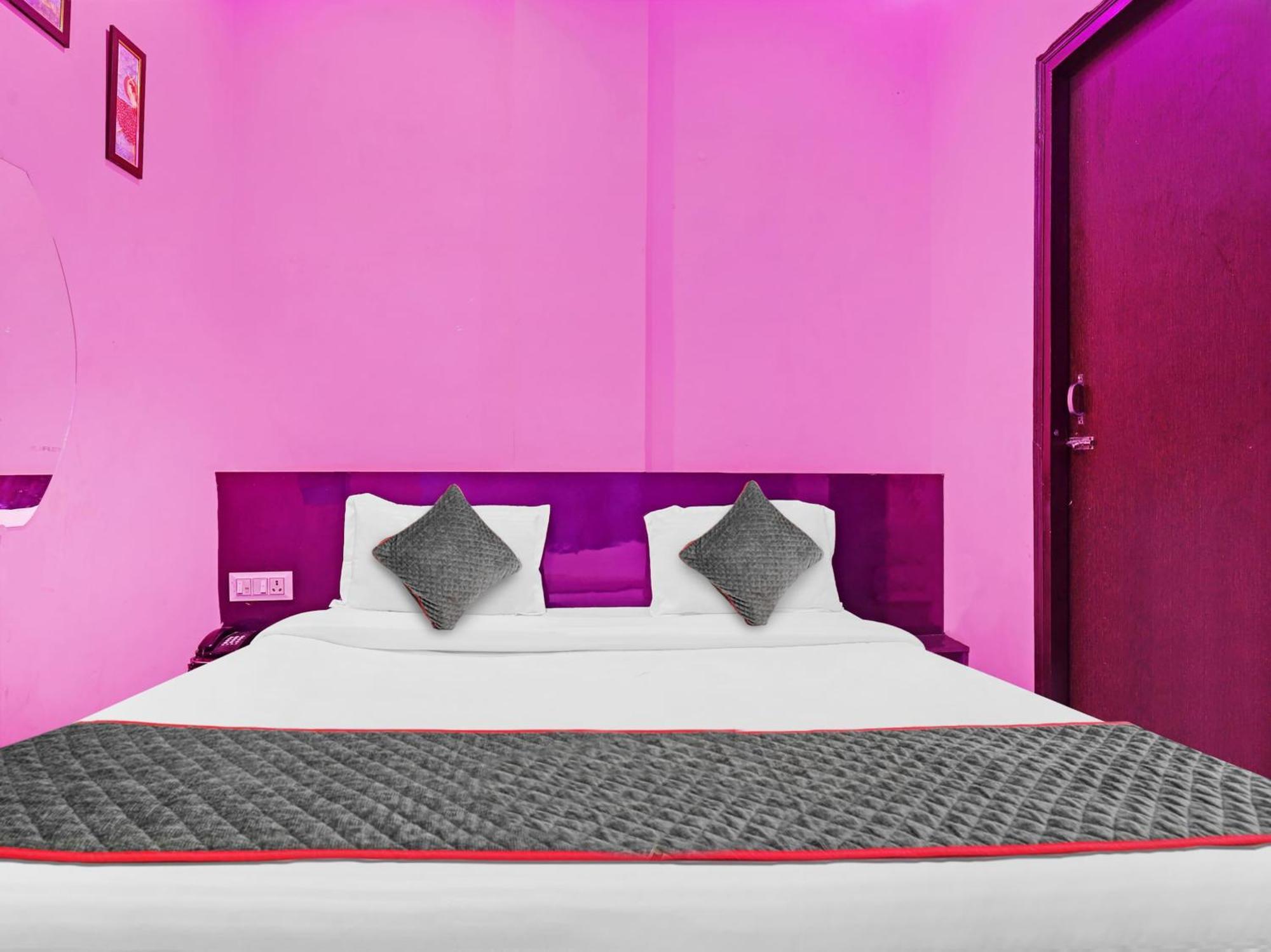O Small Town Hotel Najafgarh