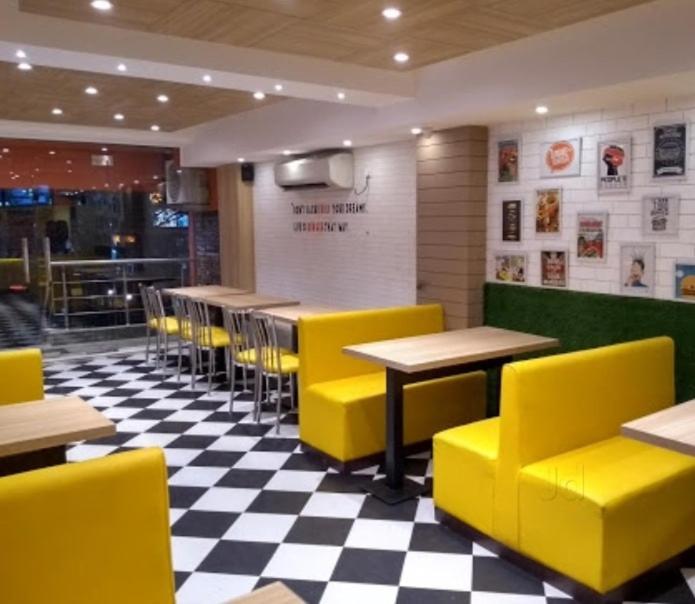 Cloud International Near Igi Airport Hotel