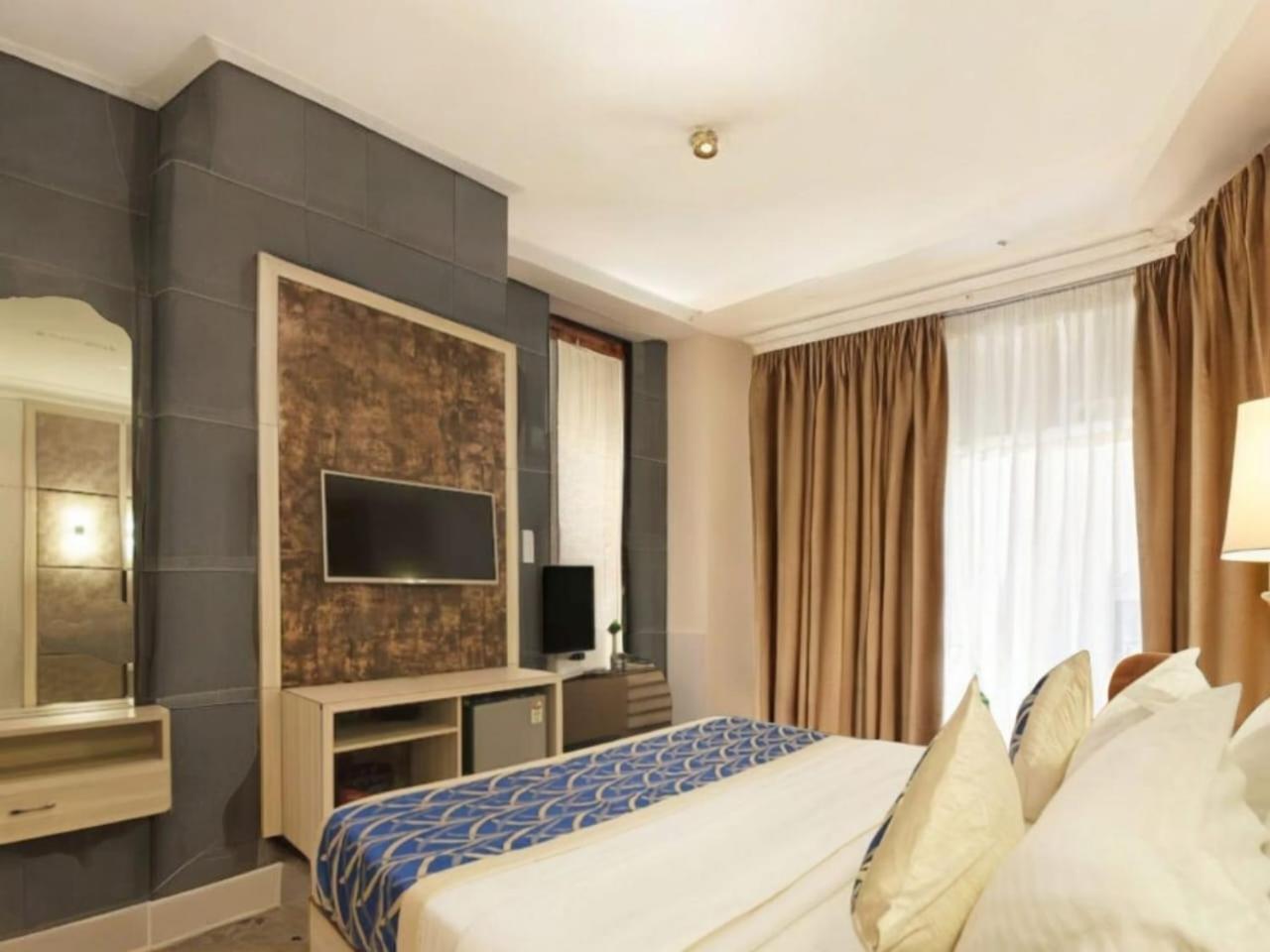Hotel Almora Delhi International Airport With - Free Airport Drop 3*