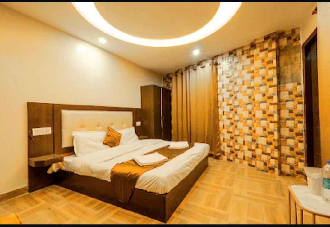 Hotel Grand Empire By R S Group Igi Airport 4*
