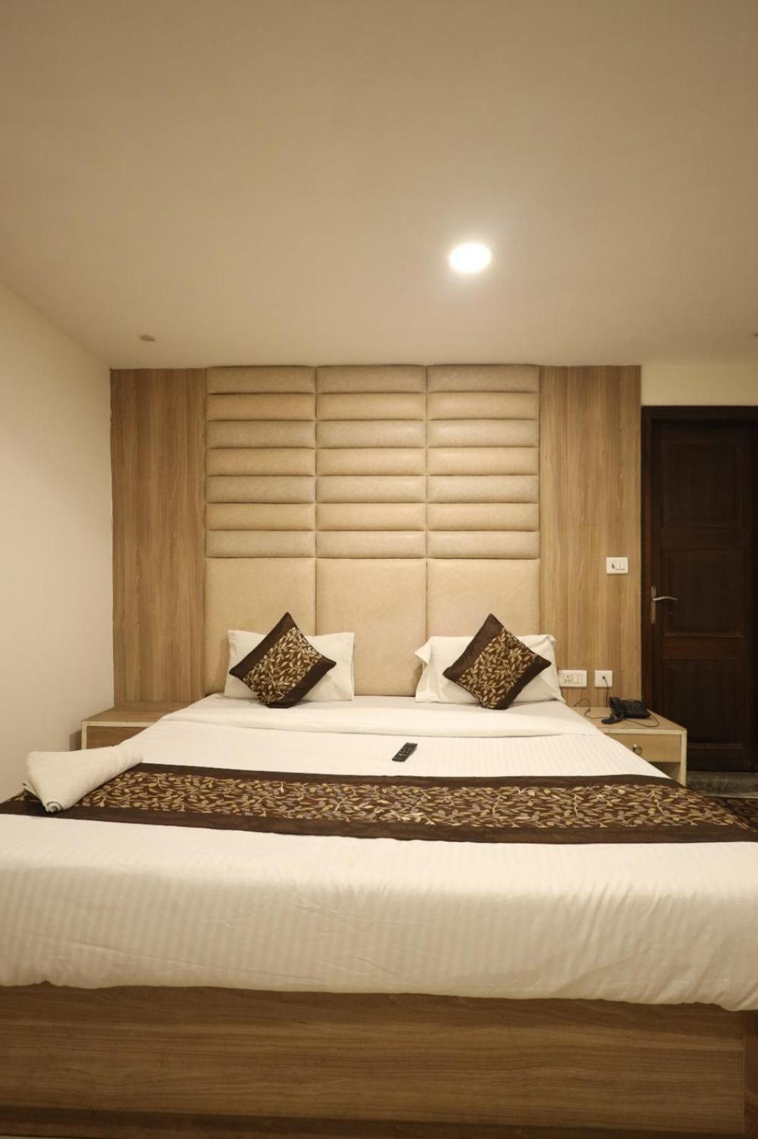Hotel Paramont Airport