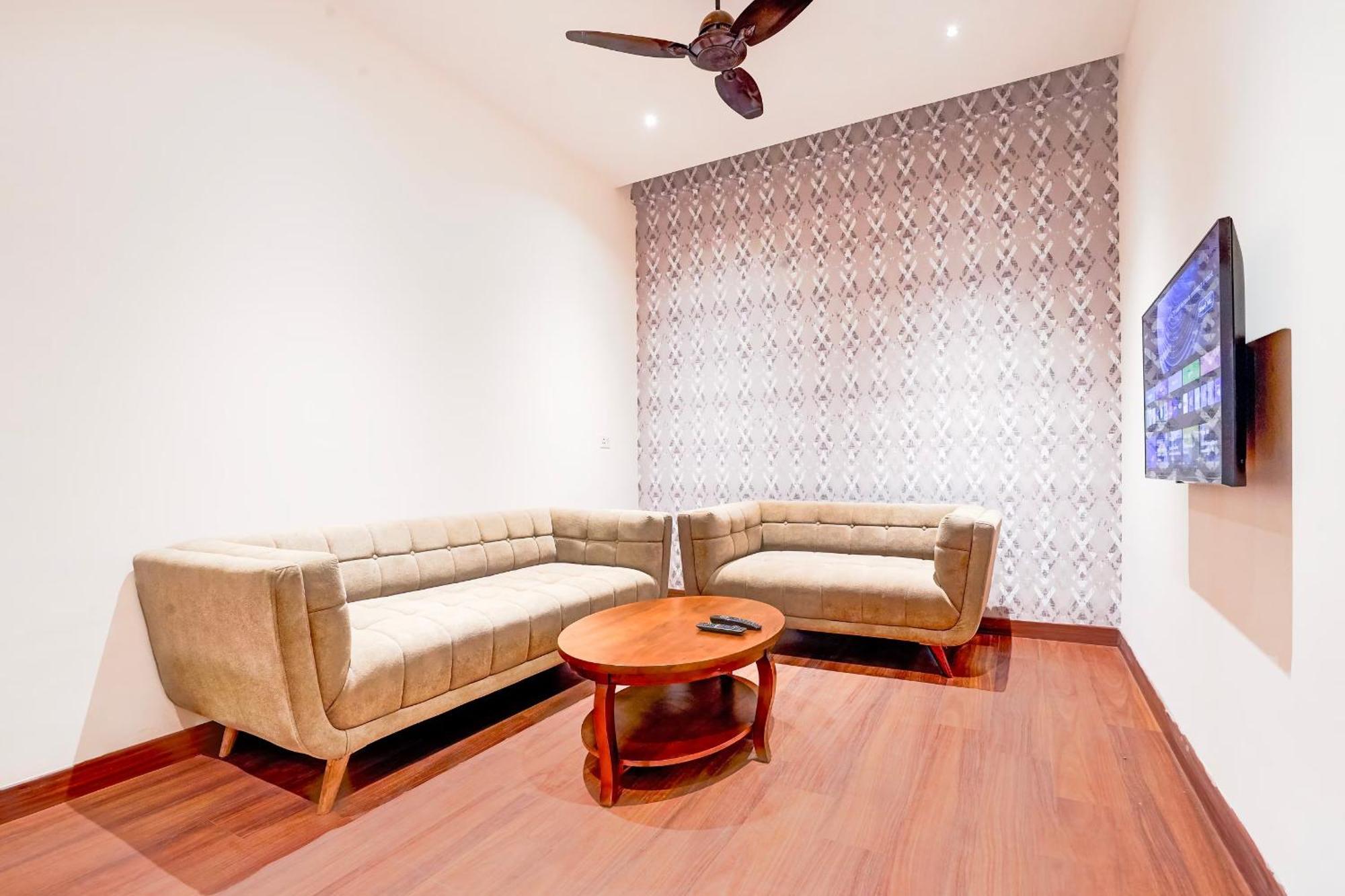 Tark Plaza A Family Near Igi Airport Delhi 4*
