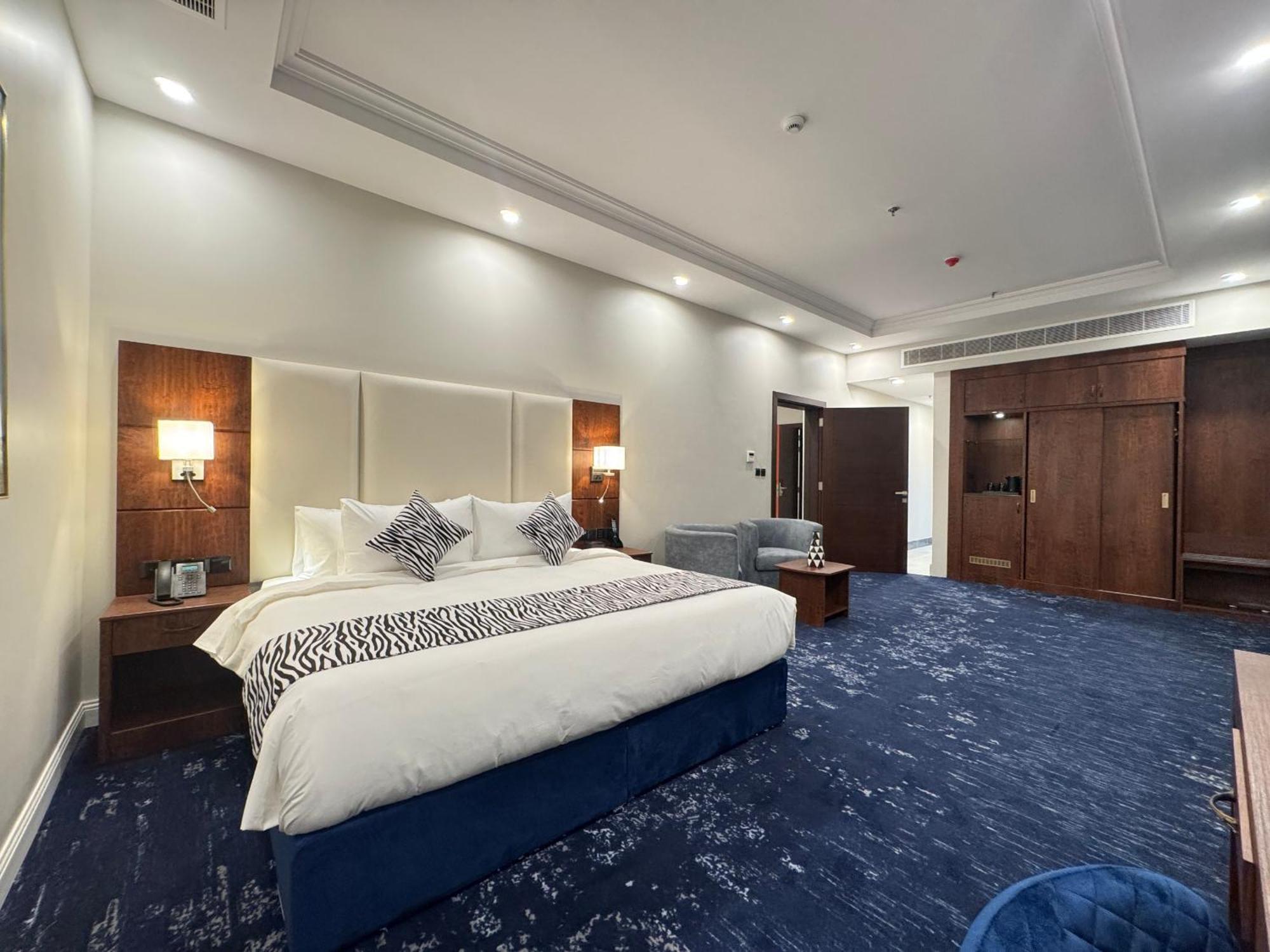 Jmd Grace A Family Hotel New Delhi