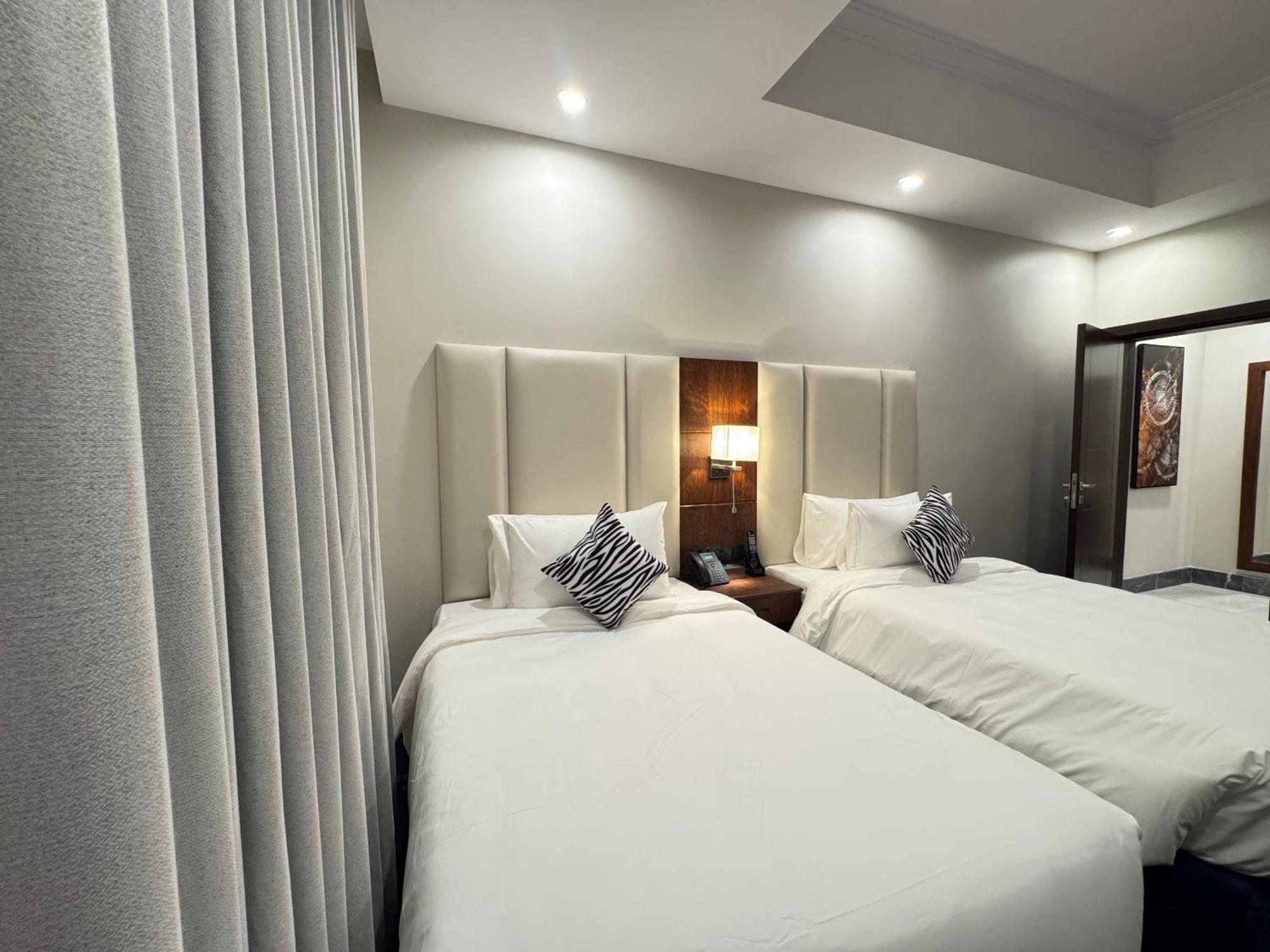 Hotel Jmd Grace A Family New Delhi
