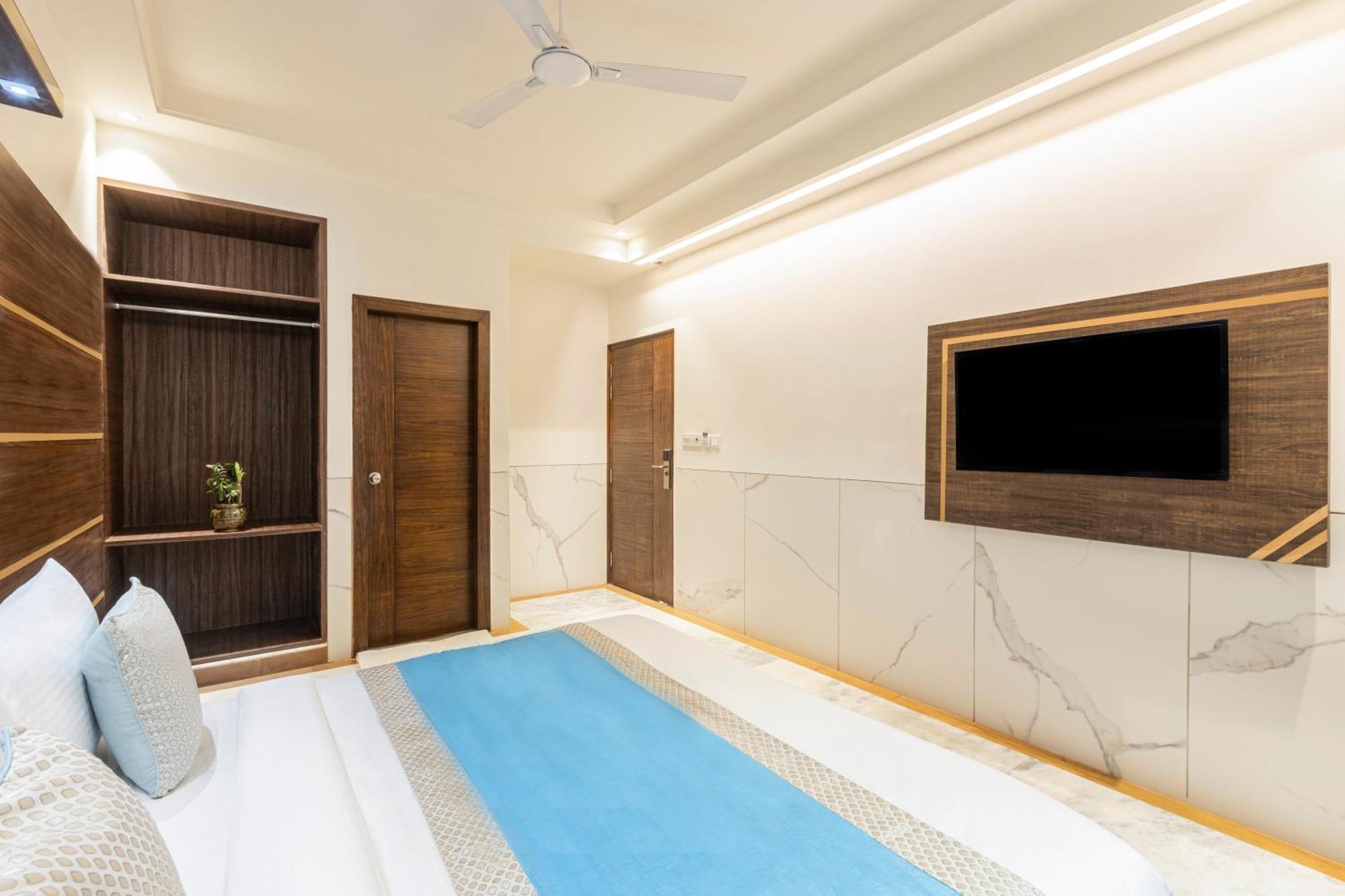 Star By Star Group- Near Delhi Airport Hotel 3*