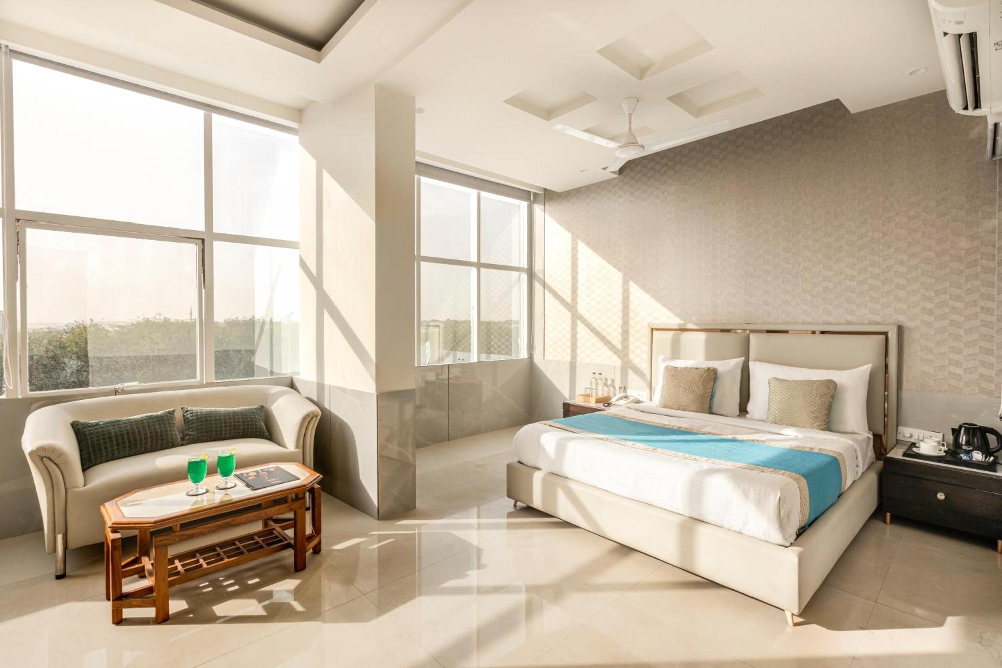 Hotel Star By Star Group- Near Delhi Airport 3*