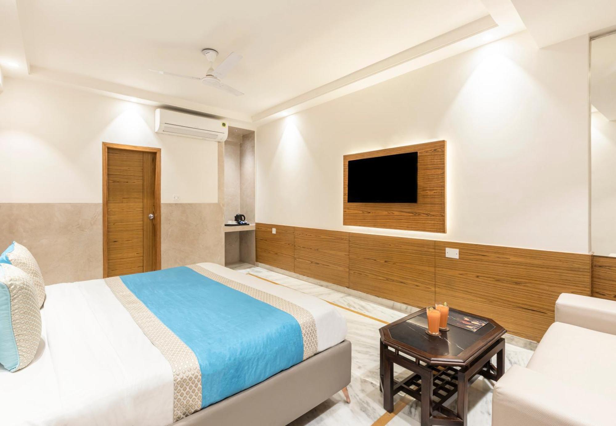 Hotel Star By Star Group- Near Delhi Airport Nova Deli