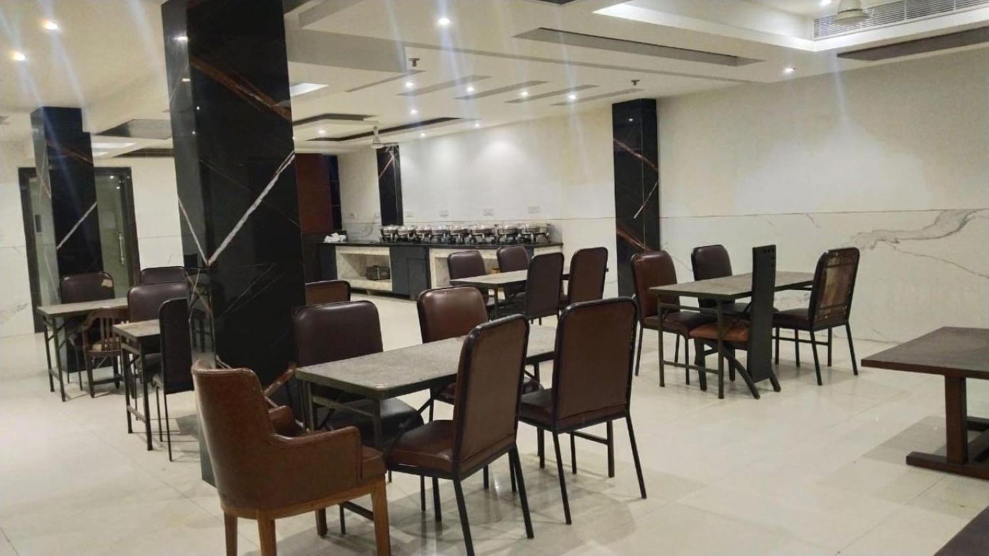 Star By Star Group- Near Delhi Airport Hotel 3*