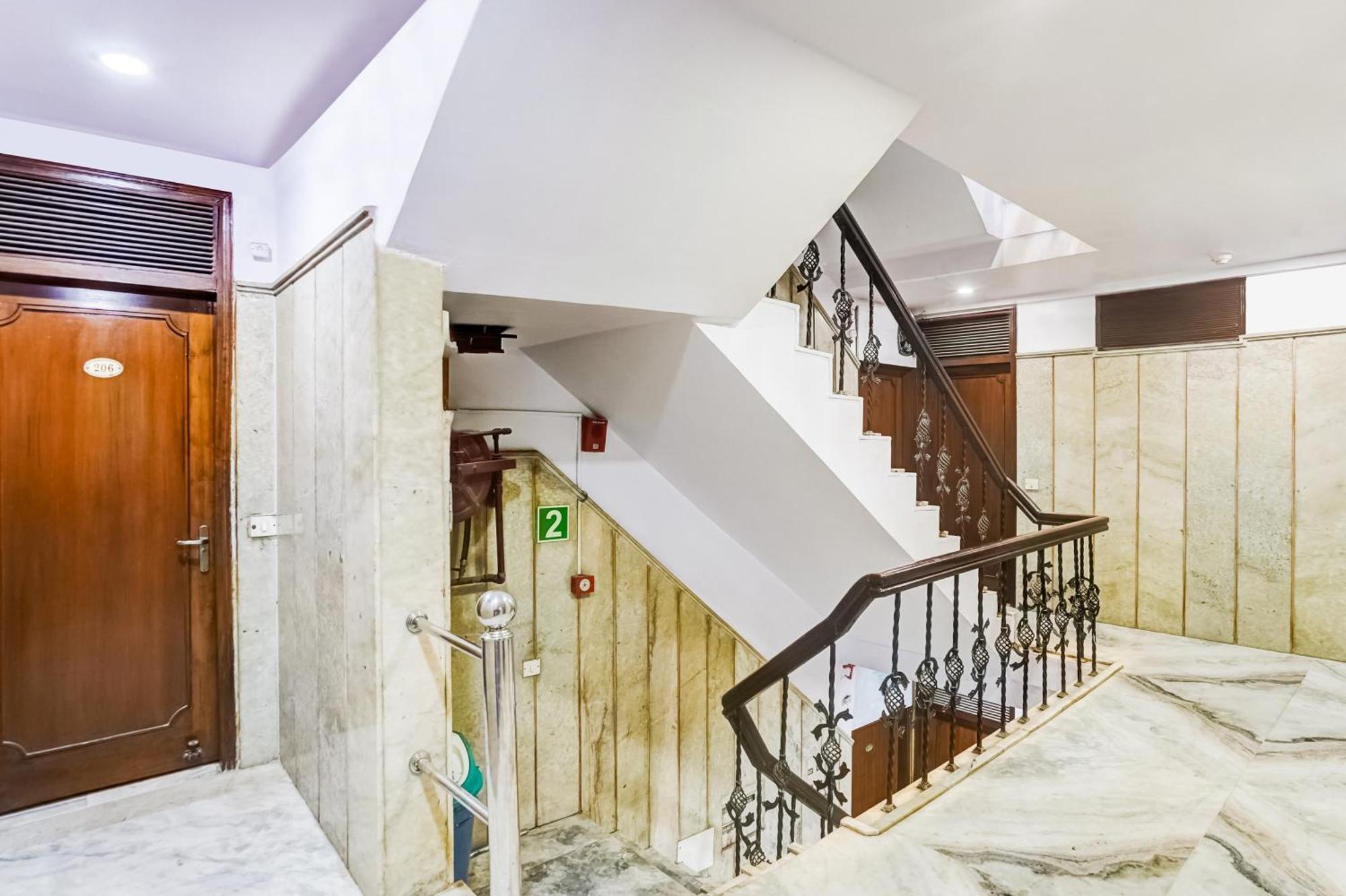 Hotel O Paharganj Near Railway Station Formerly Chand Palace