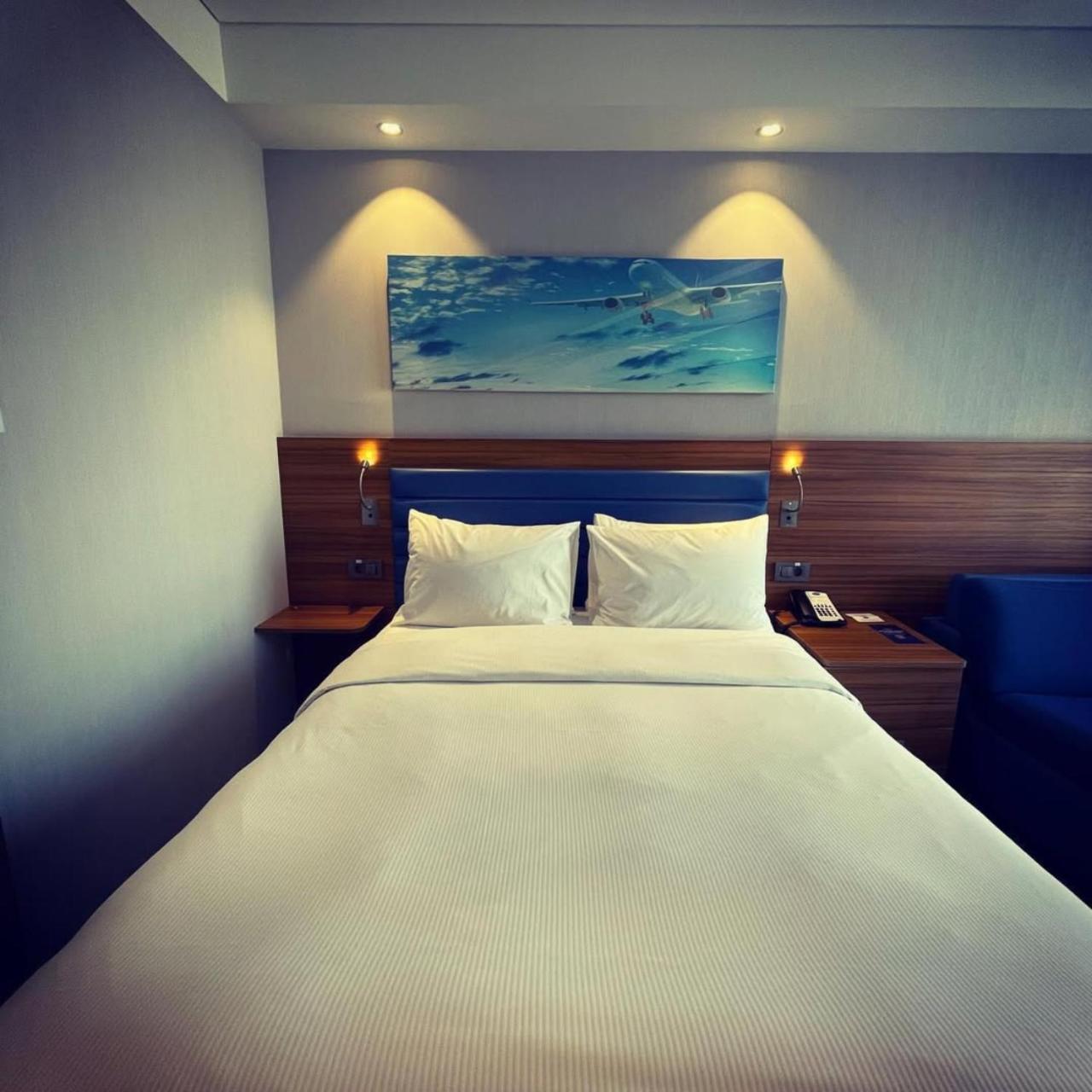 Hotel De Heaven Wood Near Igi Airport 4*