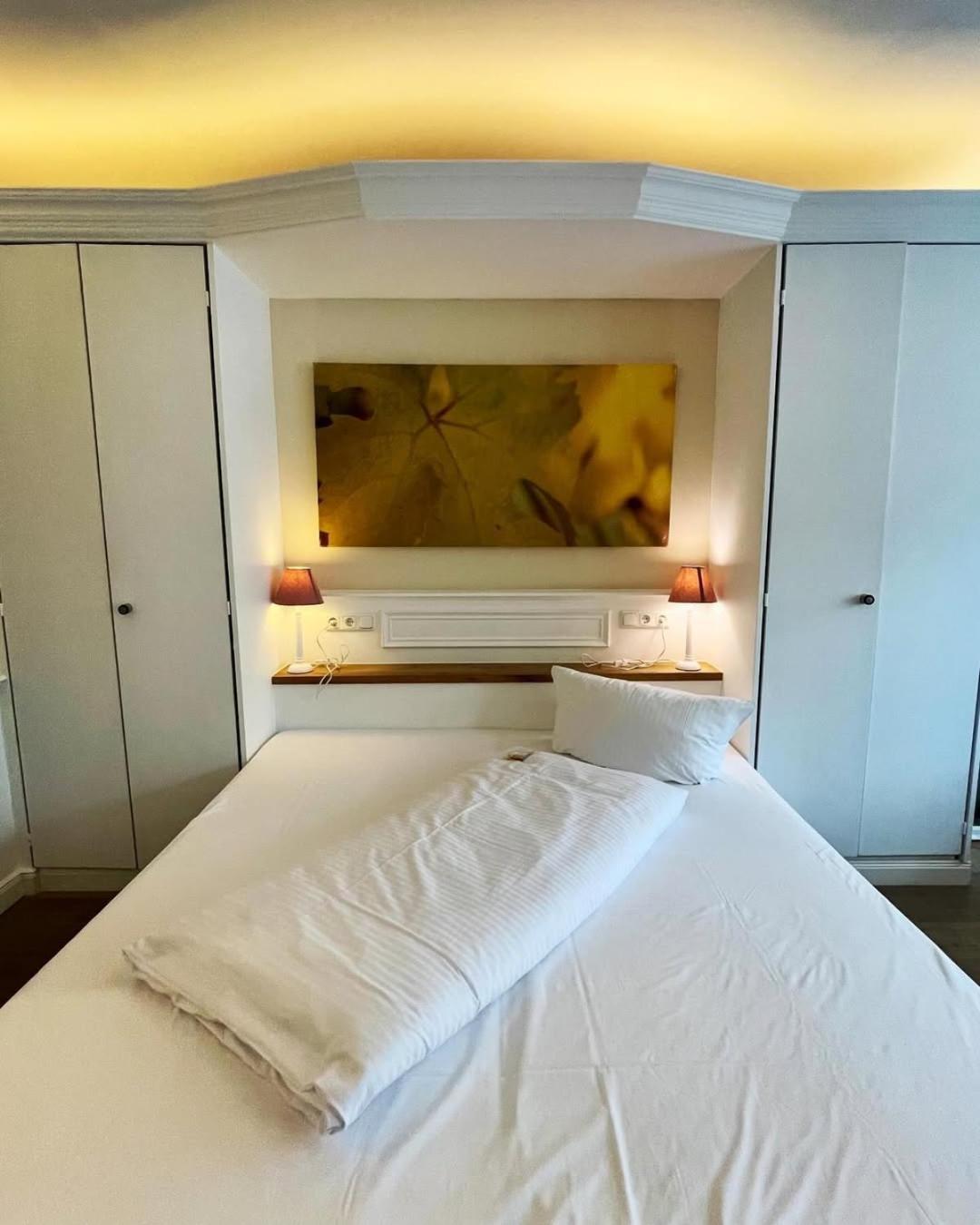 Hotel De Heaven Wood Near Igi Airport
