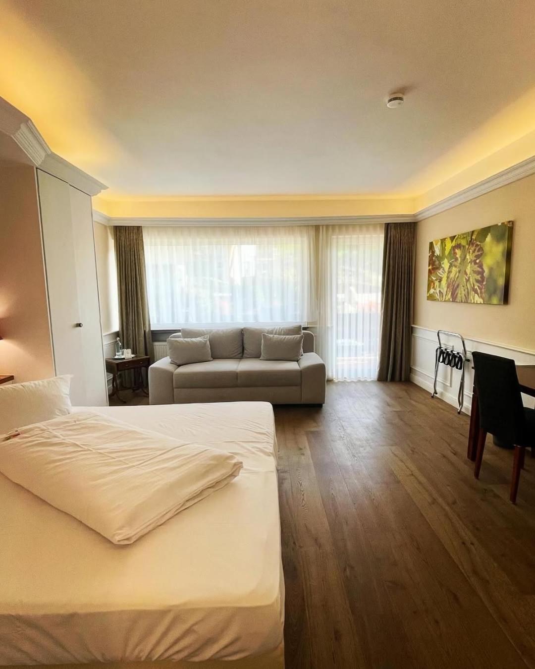 Hotel De Heaven Wood Near Igi Airport 4*