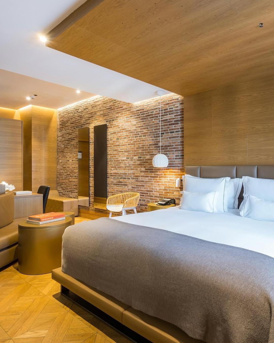 El De Empire Suite Near Delhi Airport