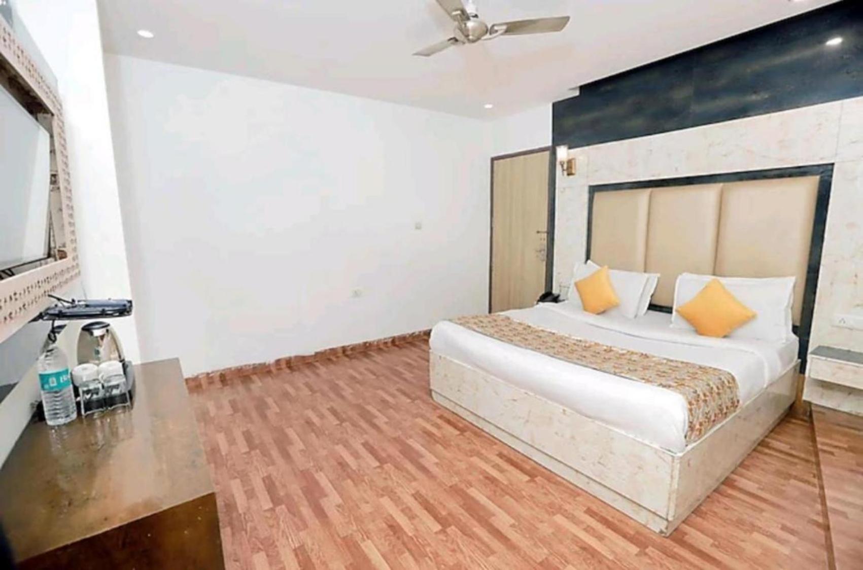 Hotel Almora Delhi International Airport With - Free Airport Drop