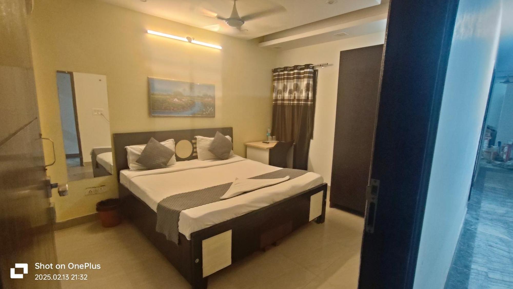 Super Hotel Royal Inn Satya Niketan - Couple Friendly New Delhi