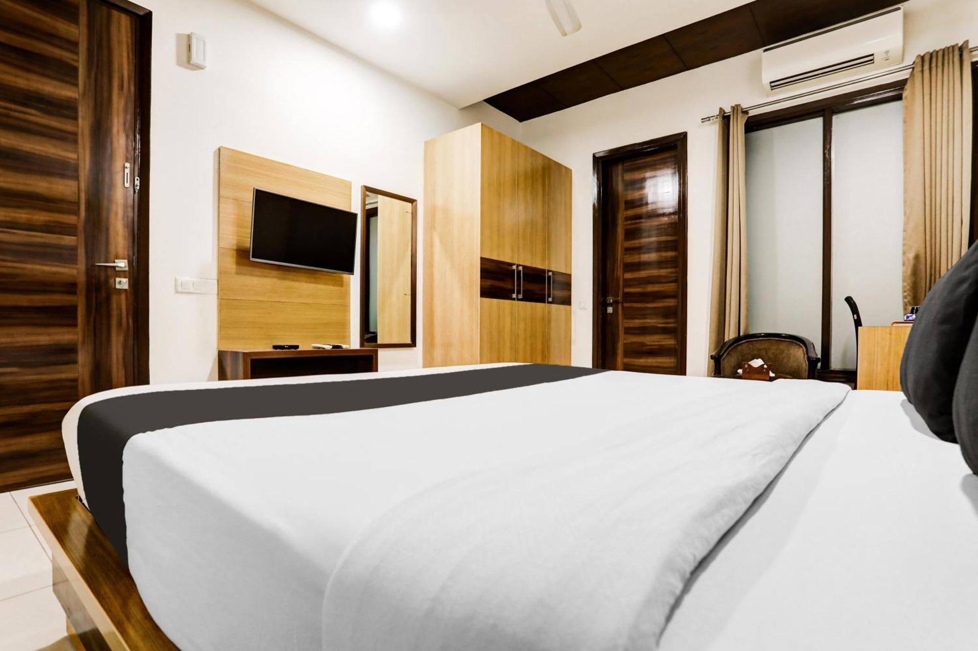 Super O Jmk Hotel