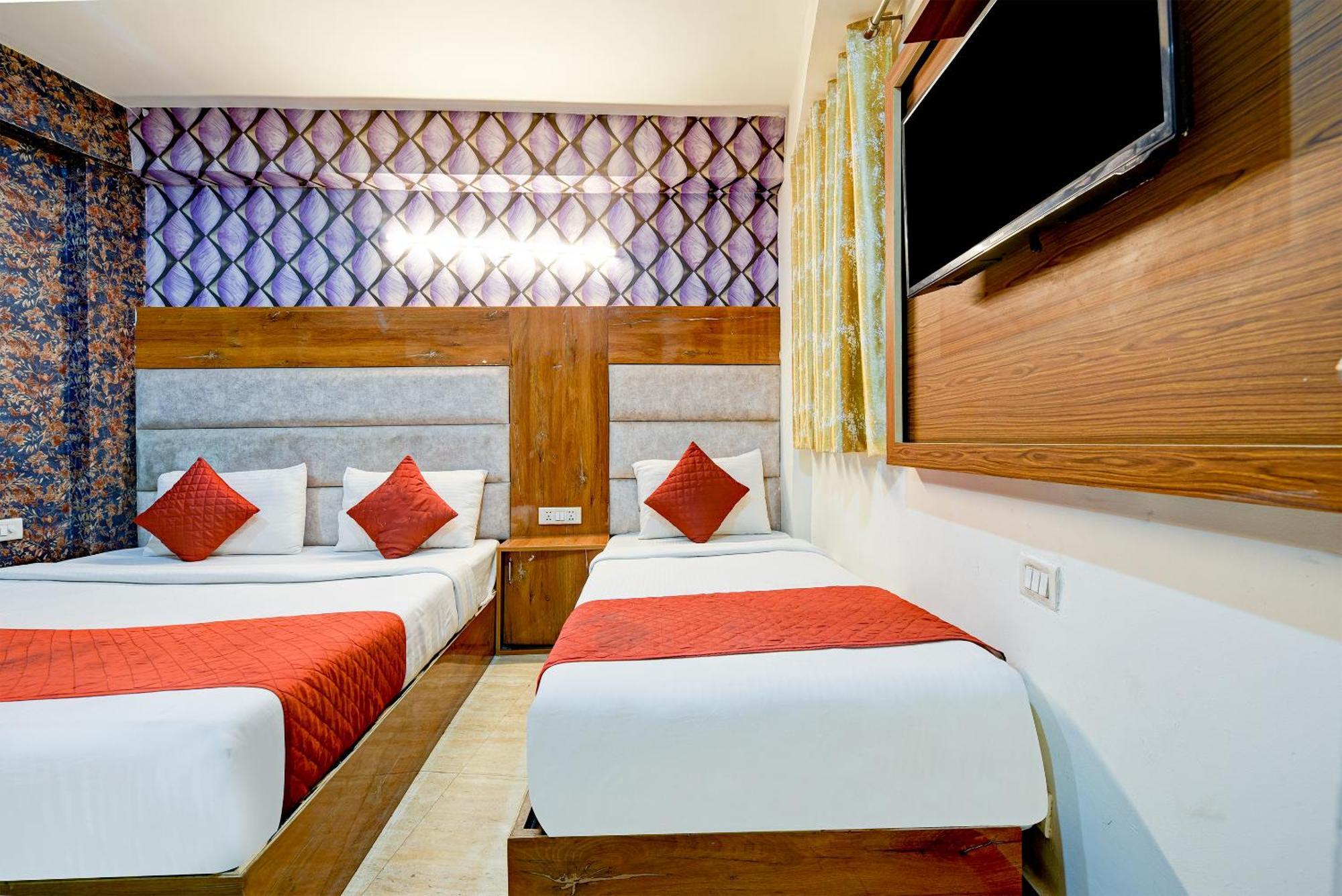 Palm Emerald A Family Near Delhi Airport T3 *
