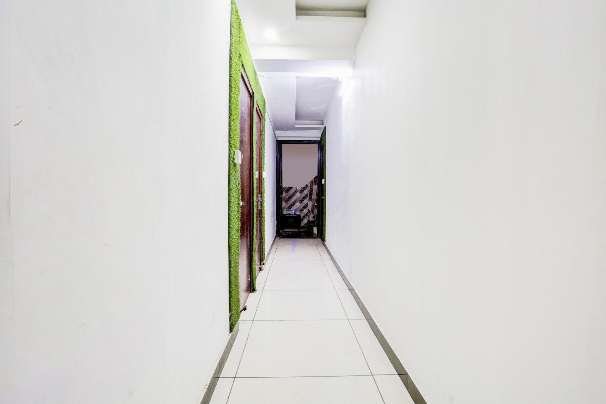 Rk Plaza Hotel *