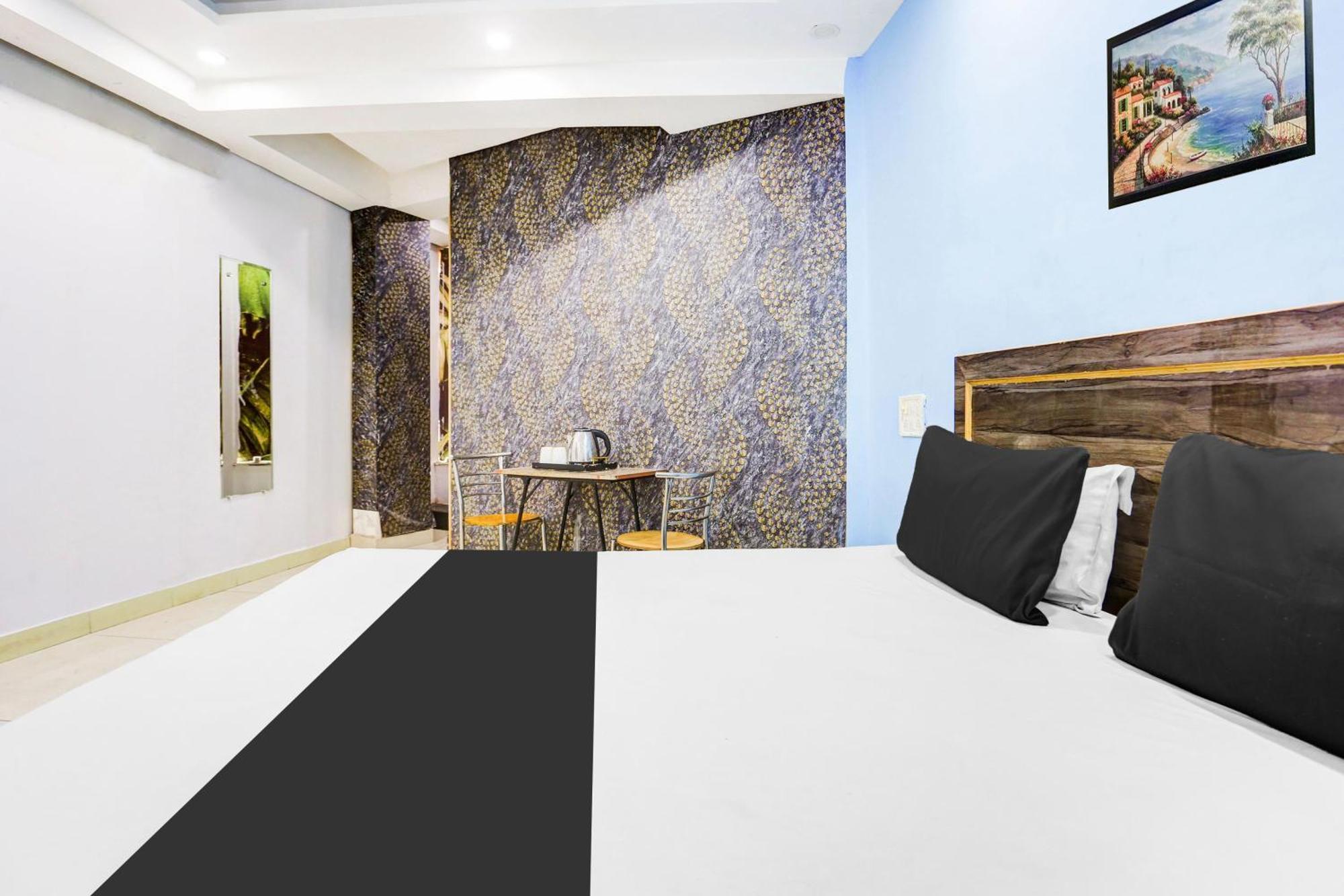 Hotel Rk Plaza *