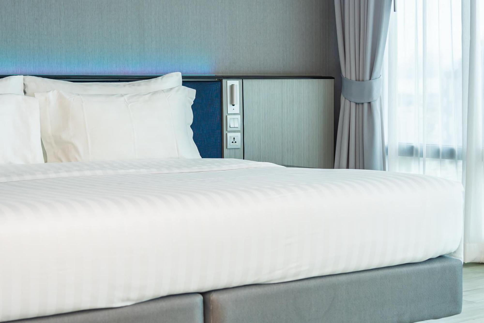 El De Seven Inn Luxury Hotel Near Igi Airport Hotel
