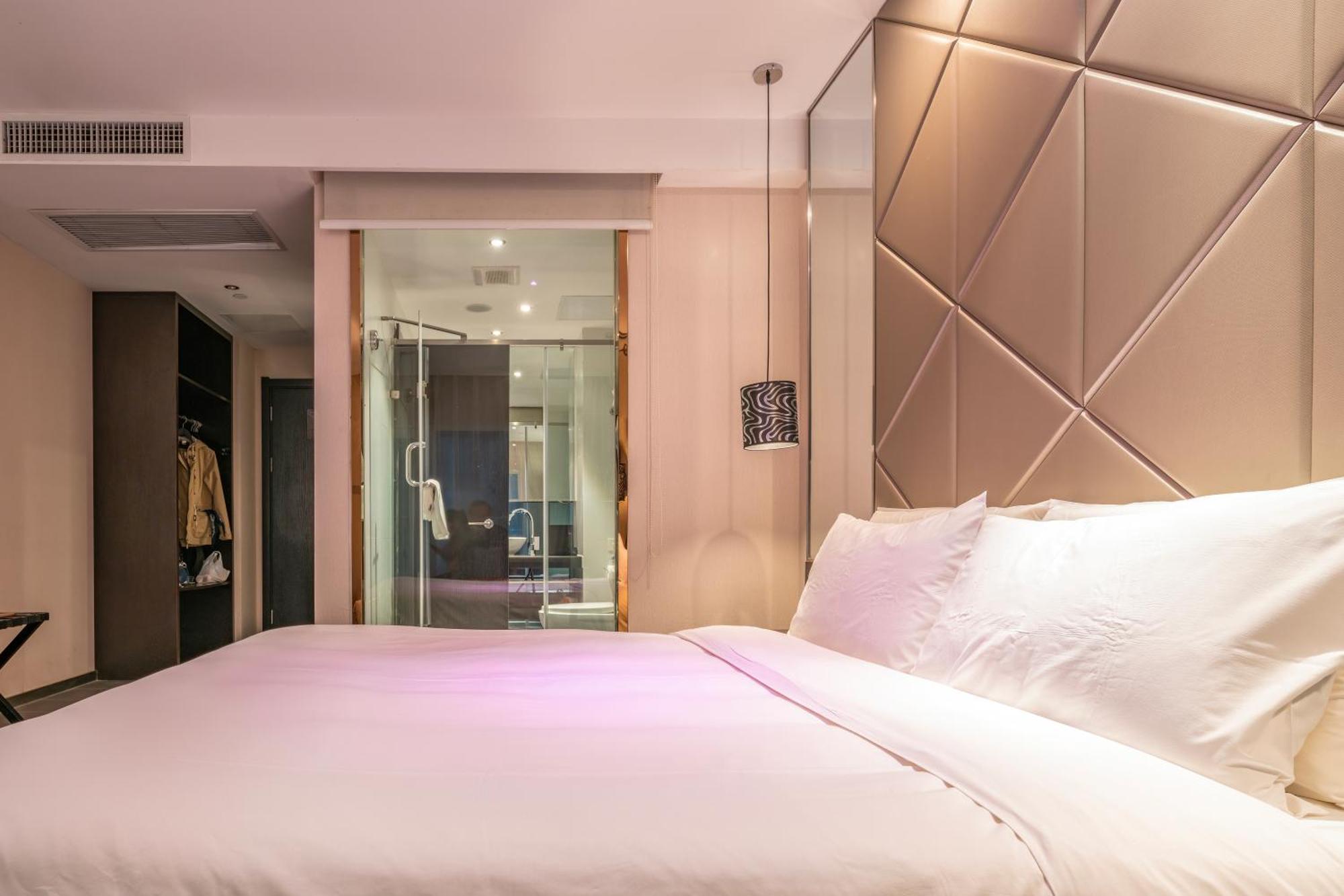 Hotel Qubic Villa Delhi Airport Hotel 4*
