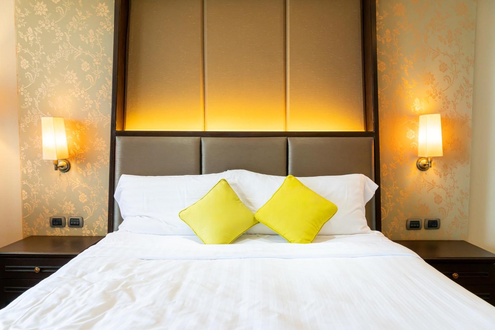 Hotel Qubic Villa Delhi Airport Hotel