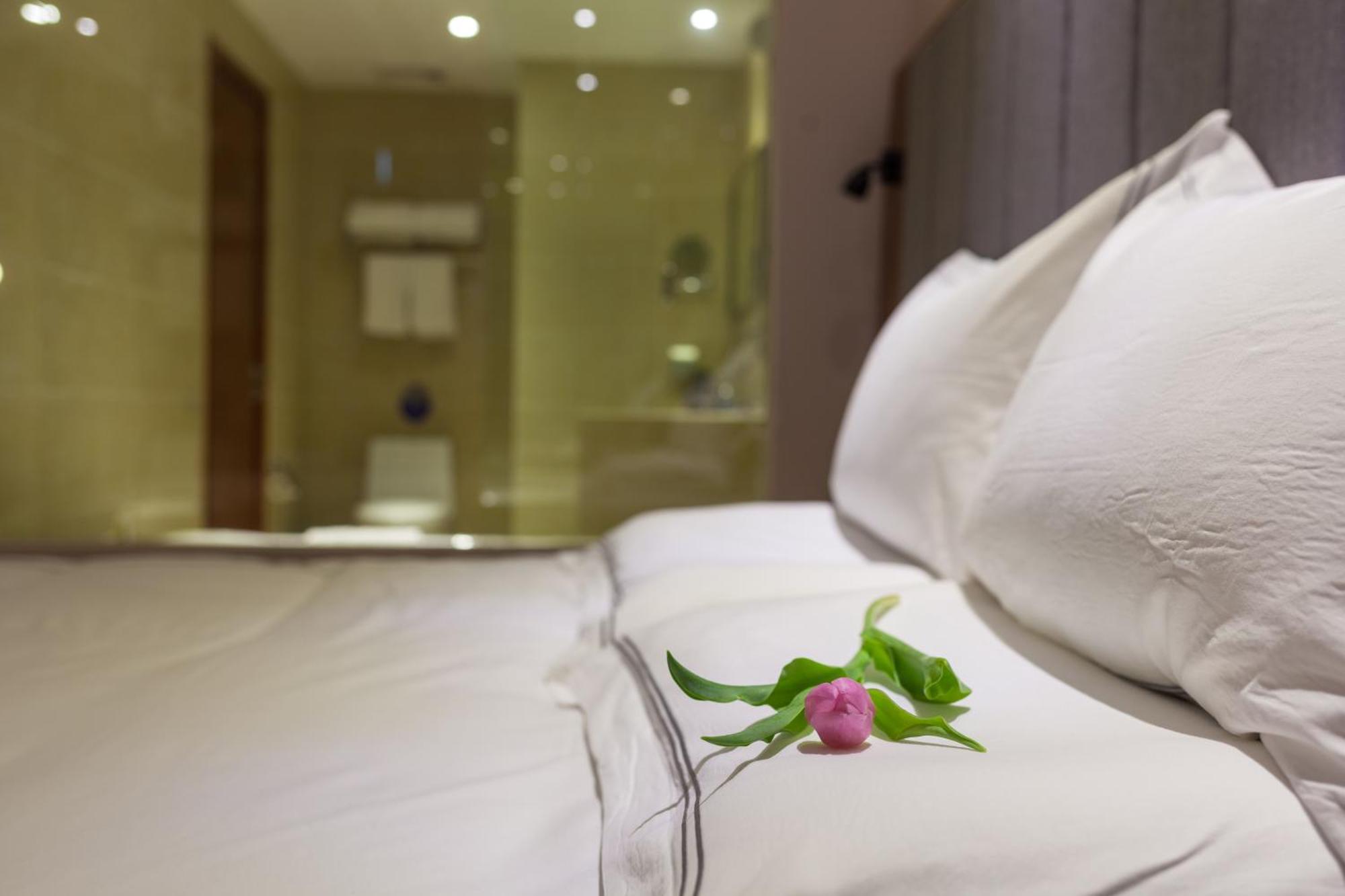 Hotel Qubic Villa Delhi Airport Hotel New Delhi
