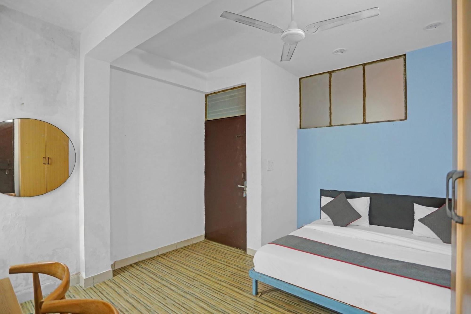 Hotel Collection O Jps Near Pvr Vikaspuri 4*
