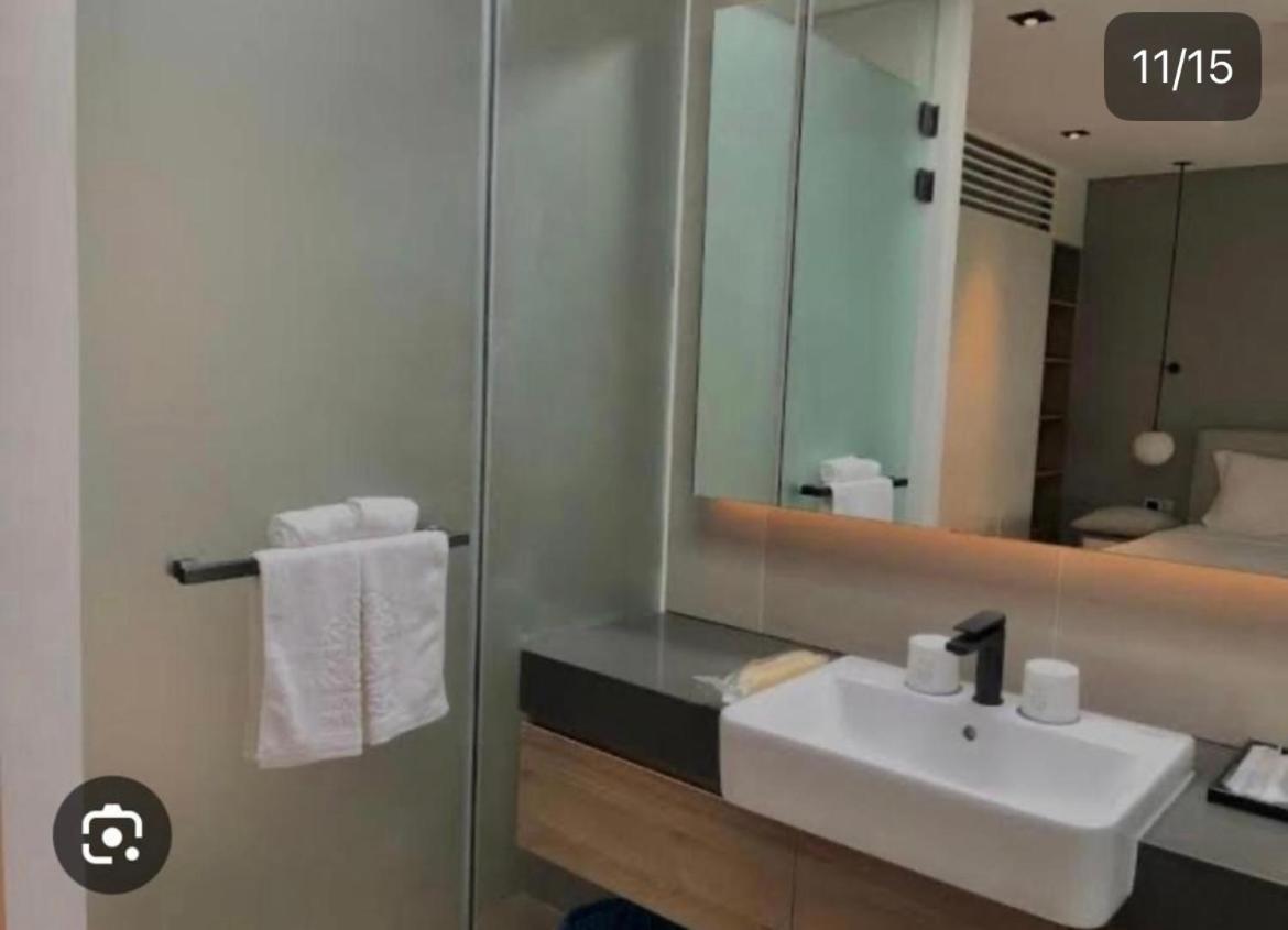 Hotel Hotel De Moon Residency-National Highway-8, Mahipalpur, New Delhi