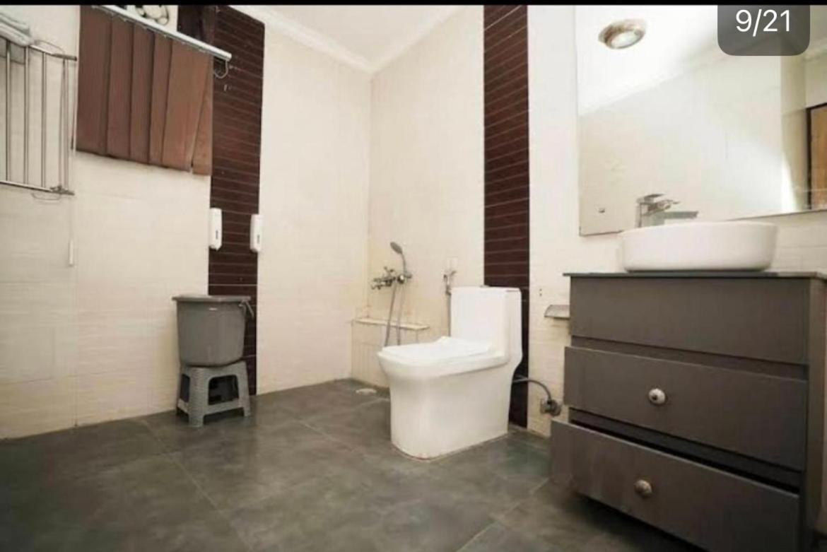 Hotel De Moon Residency-National Highway-8, Mahipalpur,