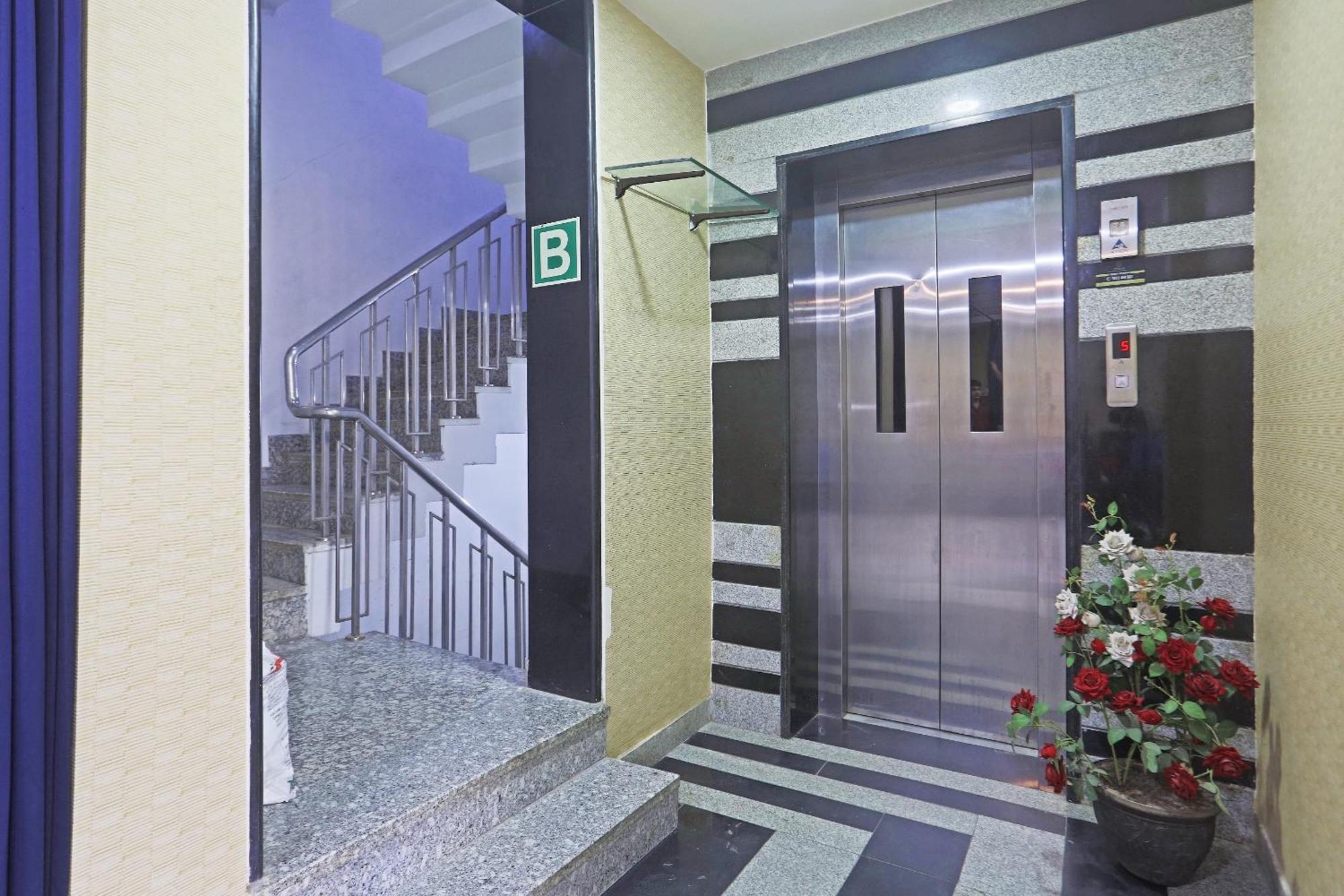 Hotel Aerostar Gold - Opposite Max Healthcare