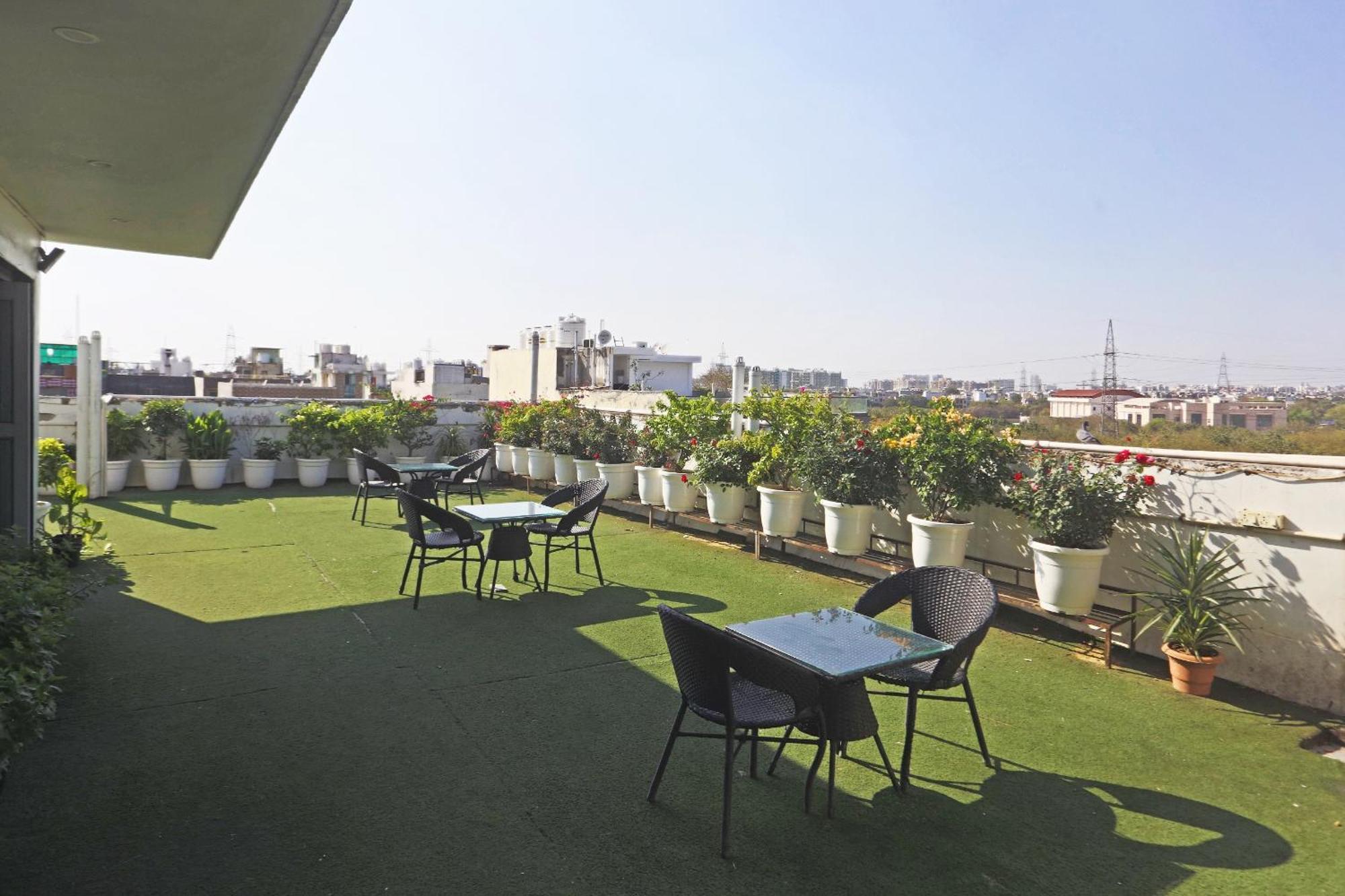 Hotel Aerostar Gold - Opposite Max Healthcare