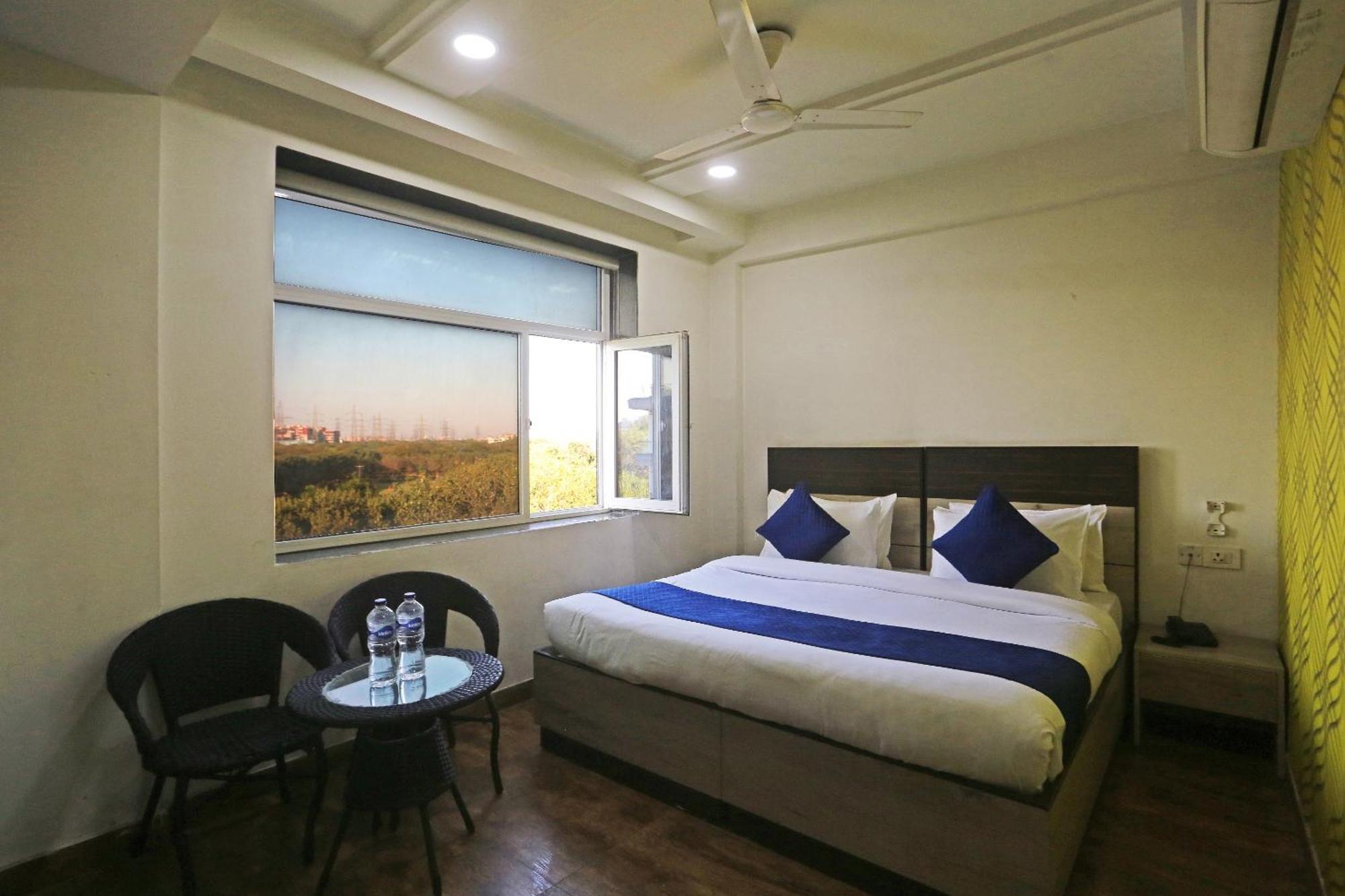 Hotel Aerostar Gold - Opposite Max Healthcare 3*